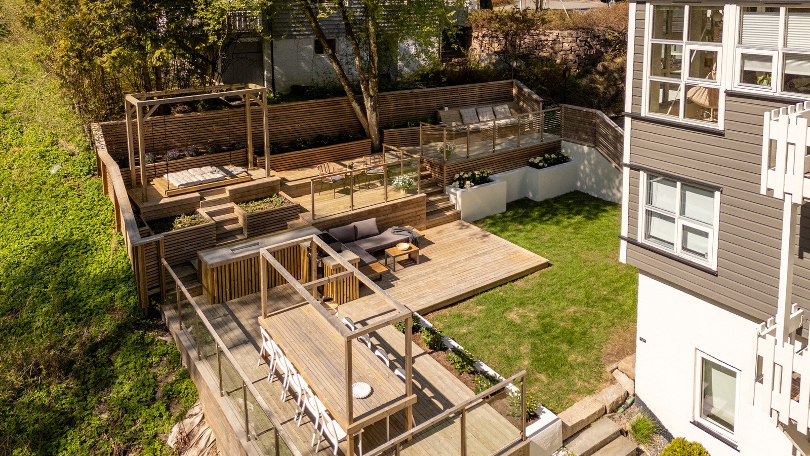 Beliggenheten er skjermet i rolige omgivelser omgitt av frodig skog, en perfekt kombinasjon av nærhet til naturen samtidig som det er kort vei til byfasiliteter. Galleribilde