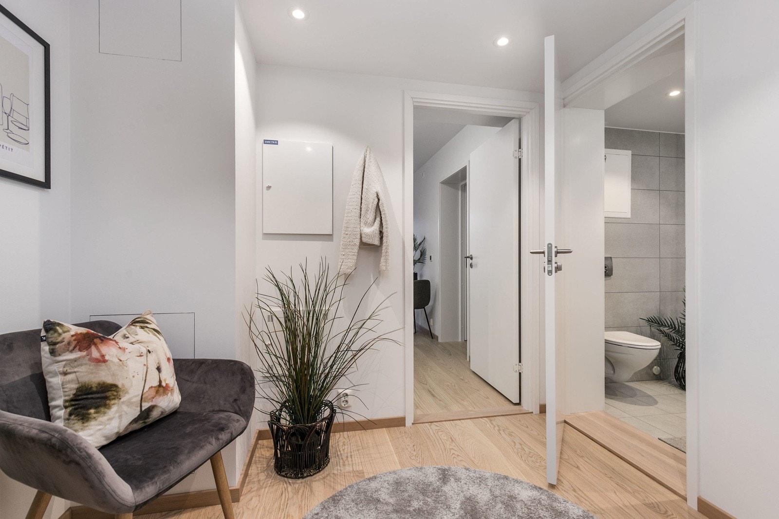 Inngang til badet fra entré Galleribilde