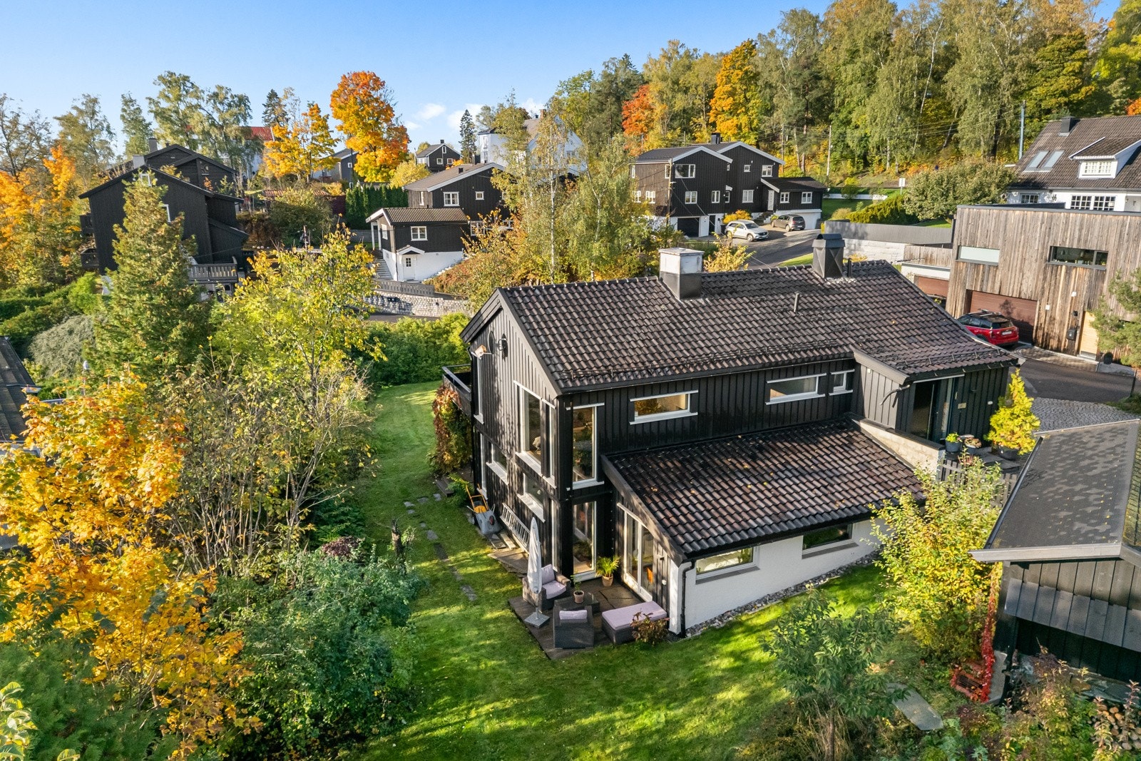 Denne attraktive eneboligen går over to etasjer og har en innholdsrik, funksjonell planløsning. Galleribilde