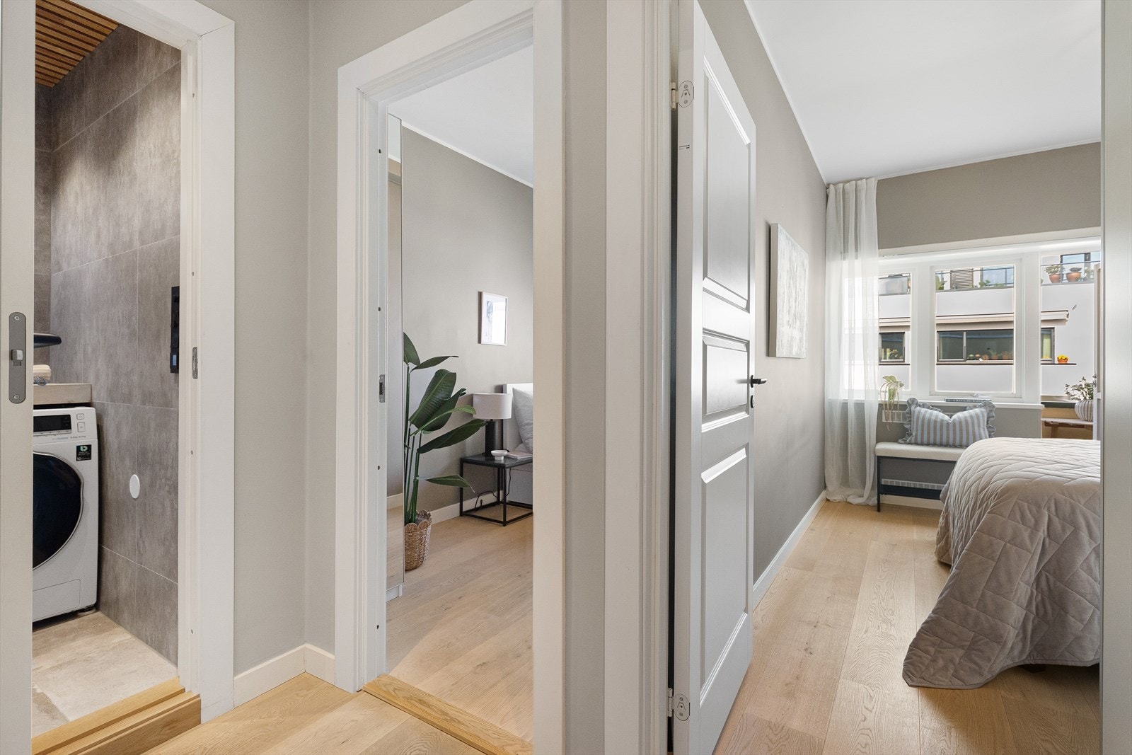 Fra entréen er det inngang til boligens øvrige rom. Galleribilde