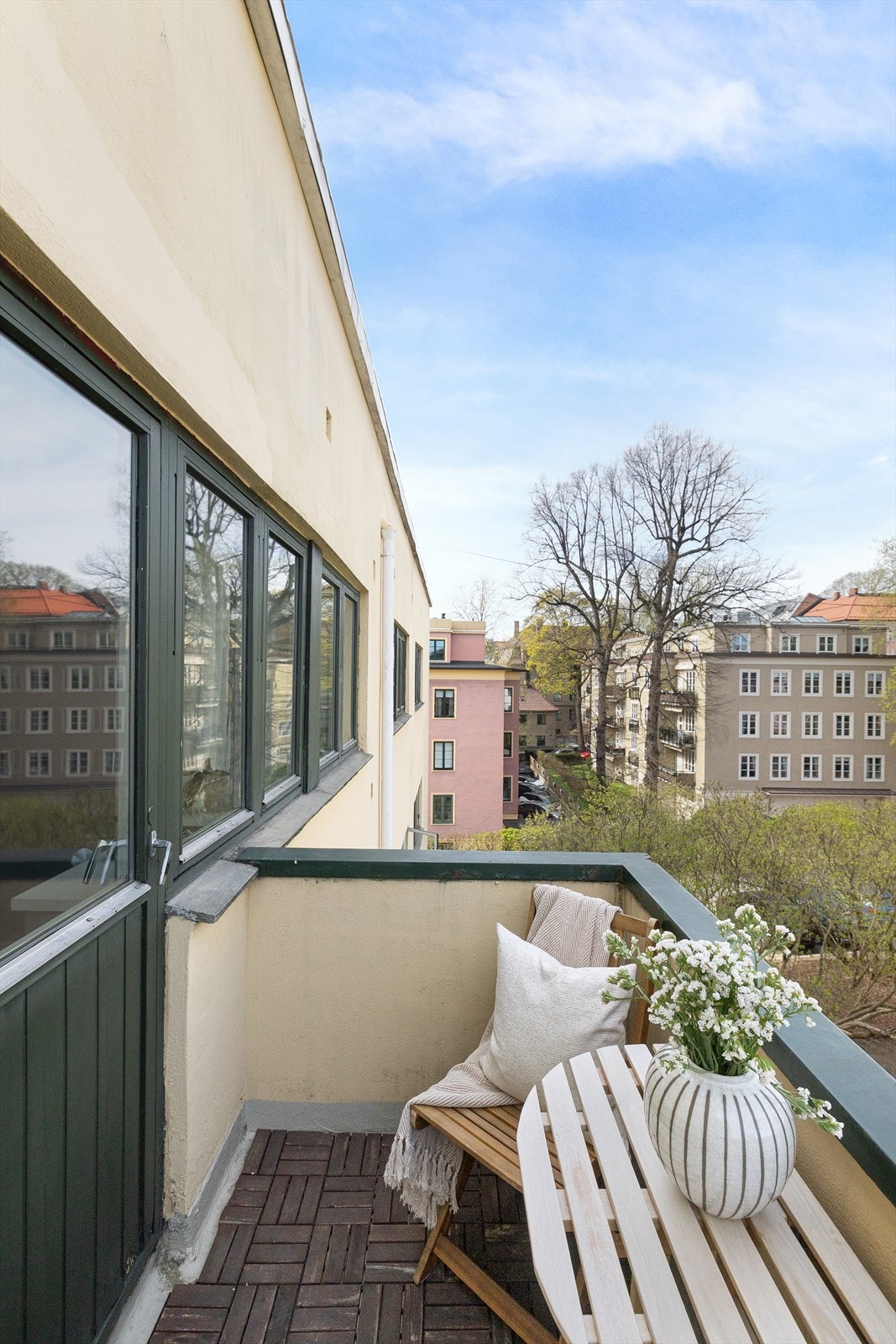 Fra soverommet er det utgang til en balkong på 3 kvm. Galleribilde