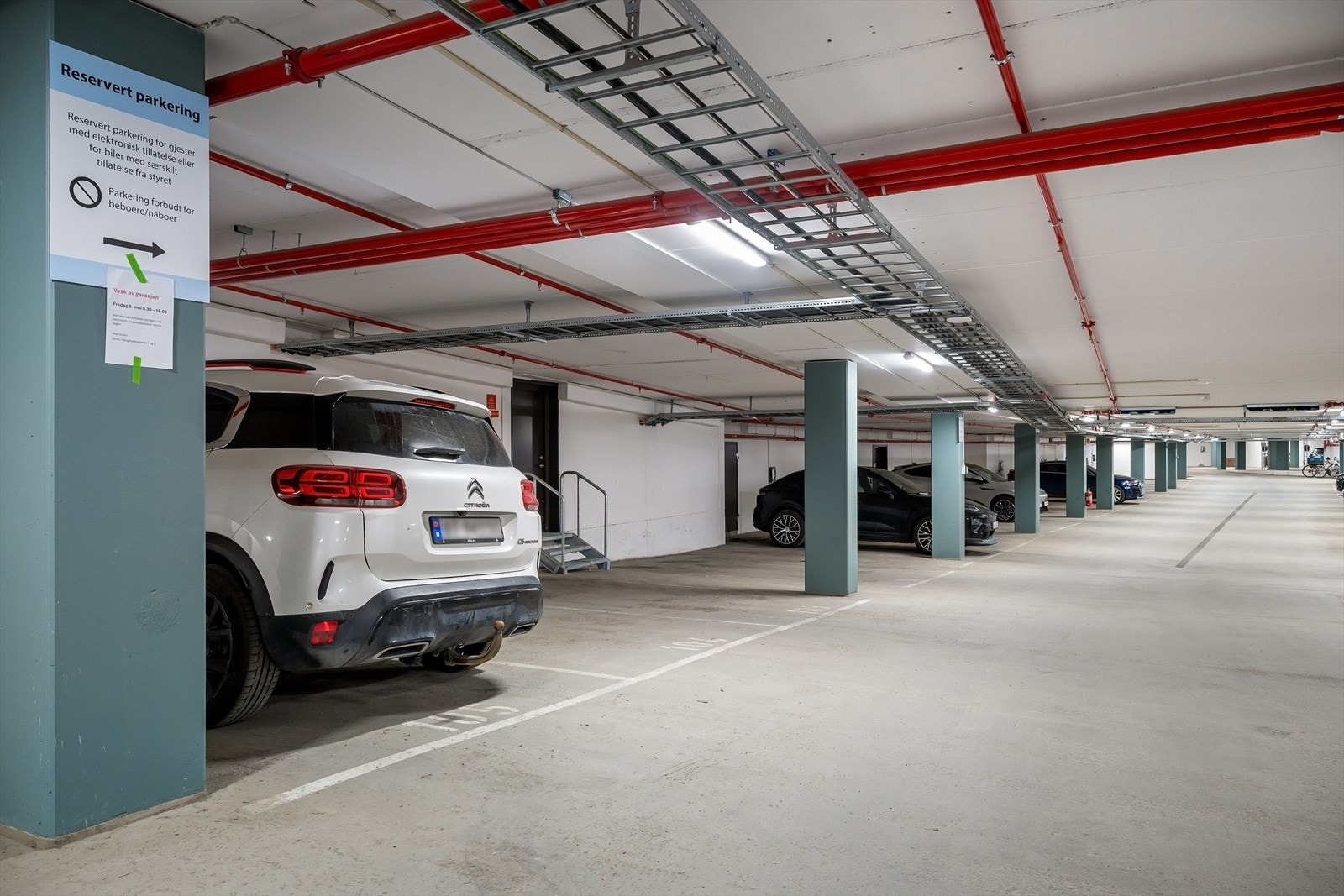 Gjesteparkering i felles garasjeanlegg. Galleribilde