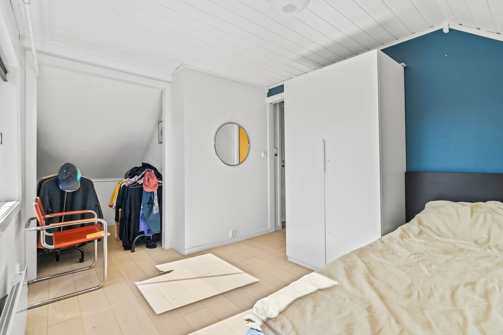 Soverom med kontor-nisje. Galleribilde