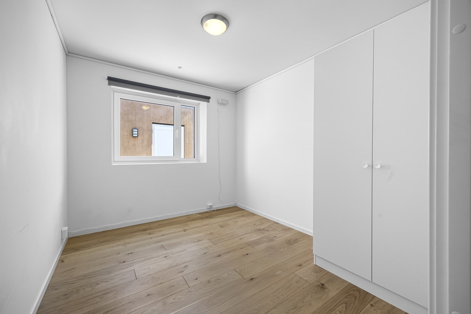 Garderobe tilbyr praktisk oppbevaringsplass. Galleribilde