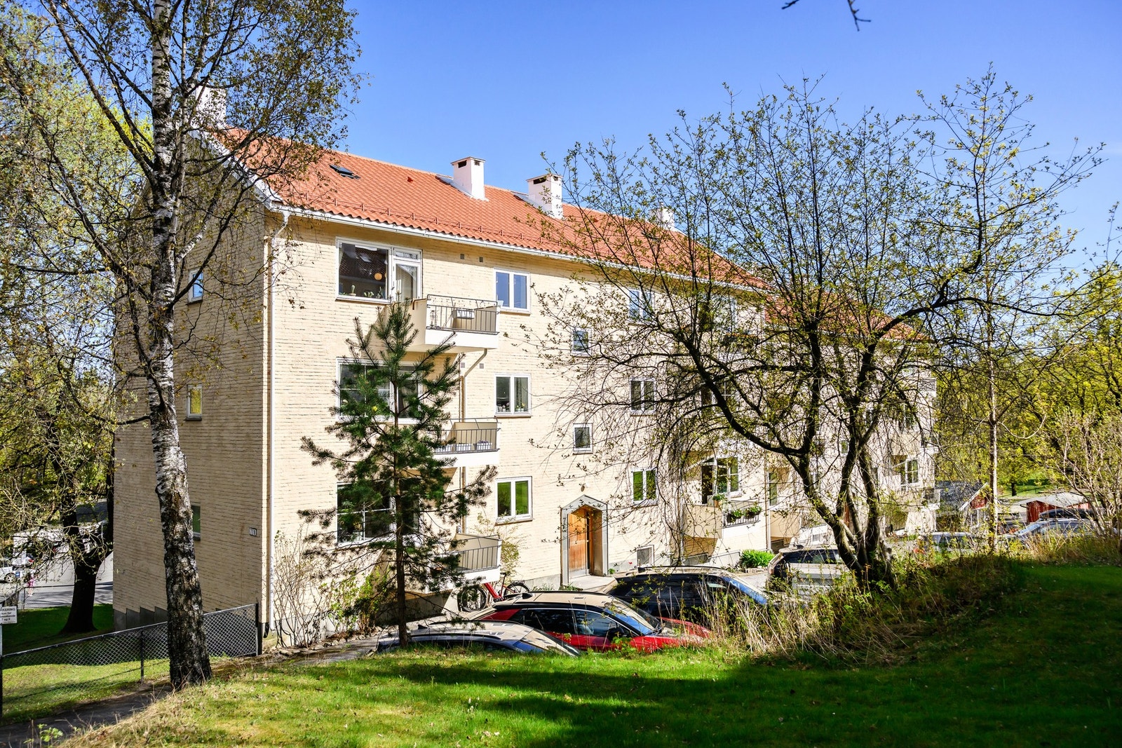 Sameiet eier en stor parkmessig opparbeidet tomt som virkelig spiller en rolle i det å bo i Flyveien 7. Galleribilde