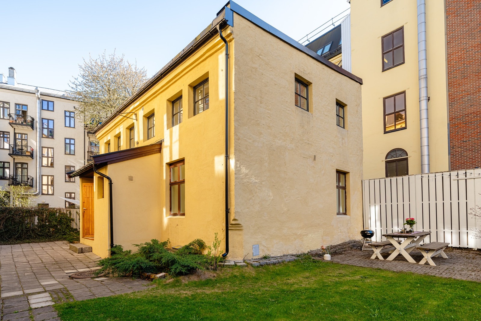 Dette er en unik og sjarmerende enebolig over to plan. Galleribilde