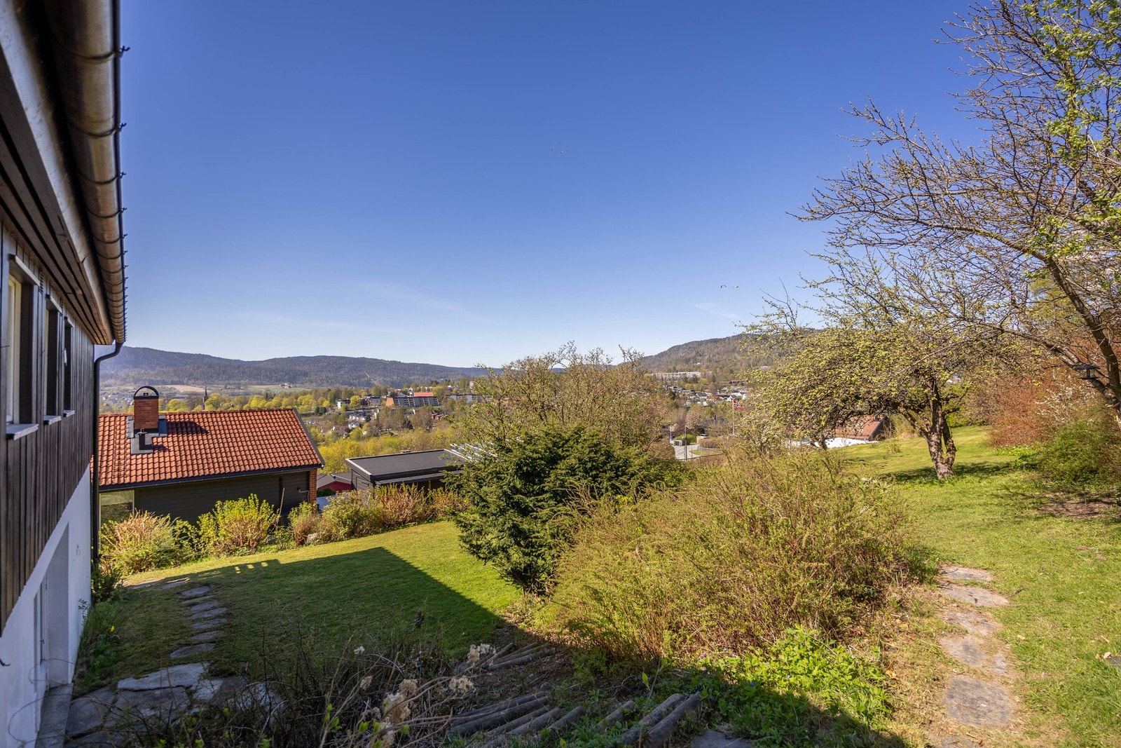 Tomten er pent opparbeidet. Galleribilde
