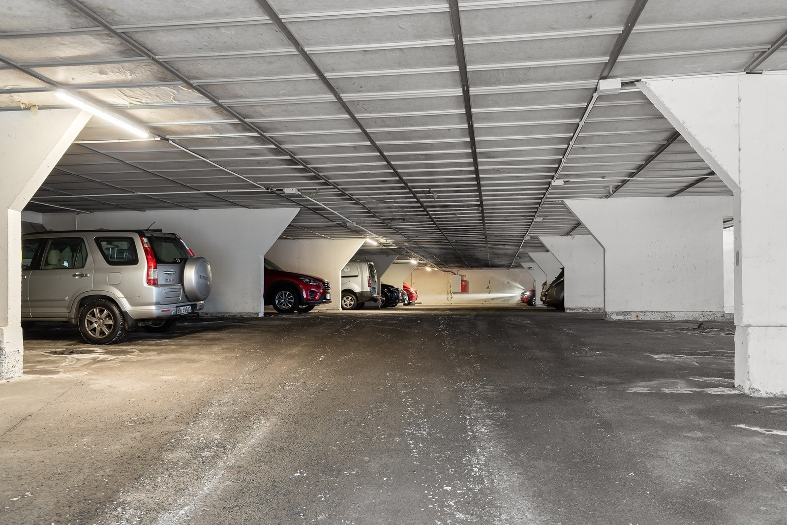 Det medfølger bruksrett for én parkeringsplass i felles garasjeanlegg med elbillader. Sameiet har for øvrig flere gjesteparkeringsplasser Galleribilde