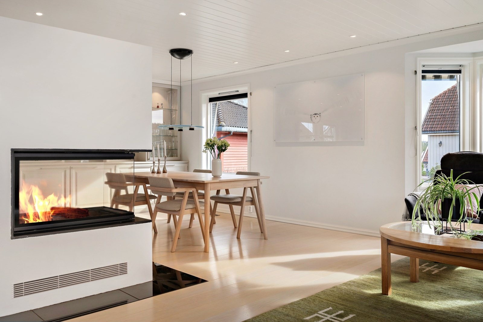 Lekker og gjennomført enebolig over to plan med gode kvaliteter. Galleribilde