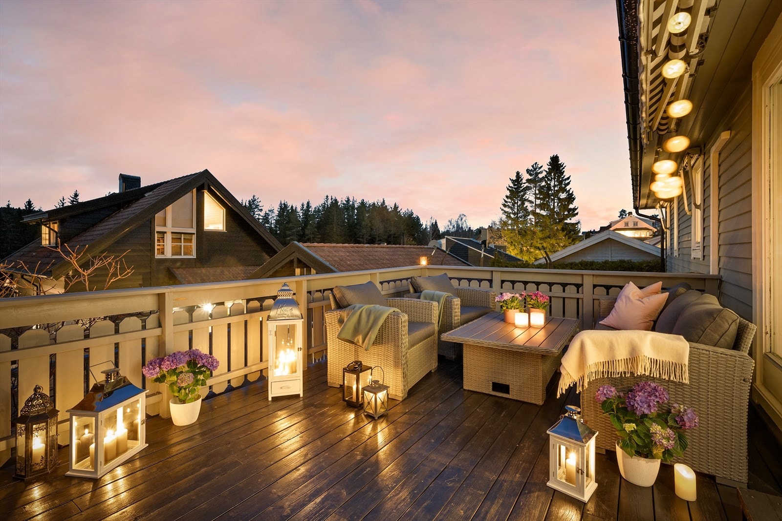 Vestvendt terrasse på hele 40 kvm med knallgode solforhold. Galleribilde
