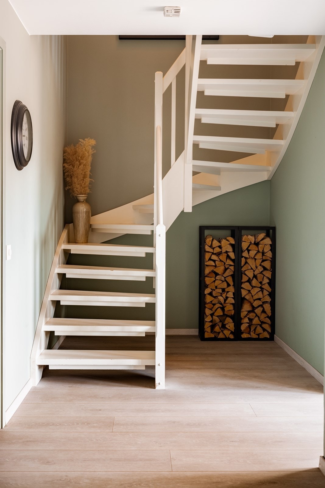 Trappen forbinder de to hovedetasjene. Galleribilde