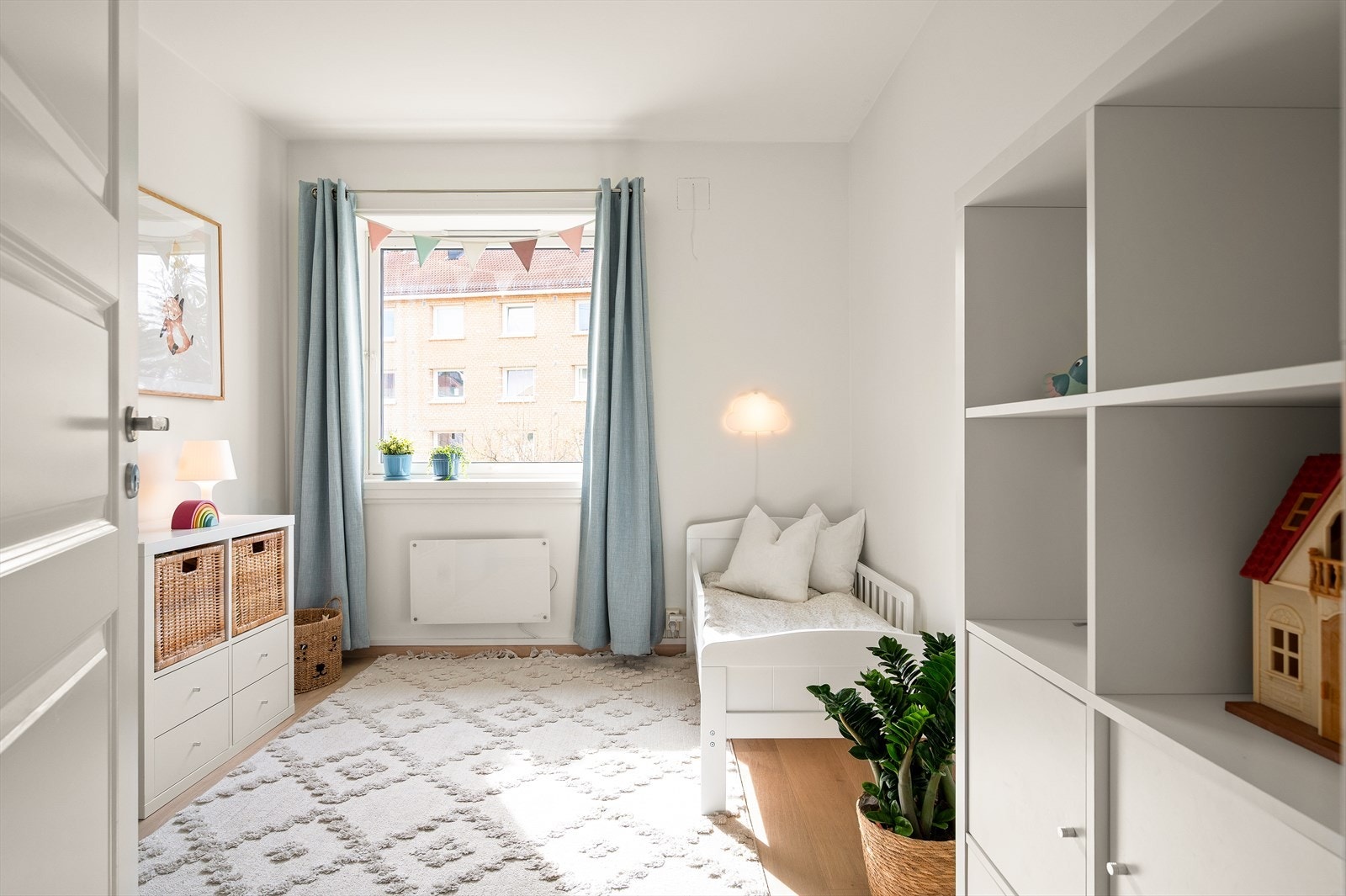 Soverom to er også av god størrelse og passer ypperlig som kontor, gjesterom eller barnerom! Galleribilde
