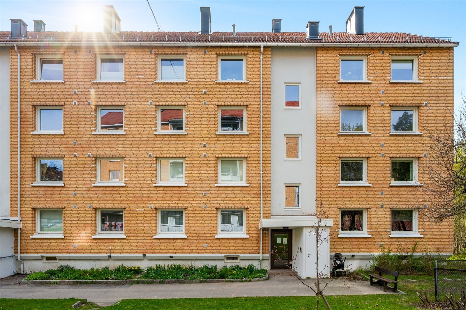 Bergkrystallen er populært for folk i alle aldre med nærhet til flere dagligvareforretninger som Kiwi, Rema 1000(3 min), treningssentre, svømmehall, frisør og spisesteder. Galleribilde