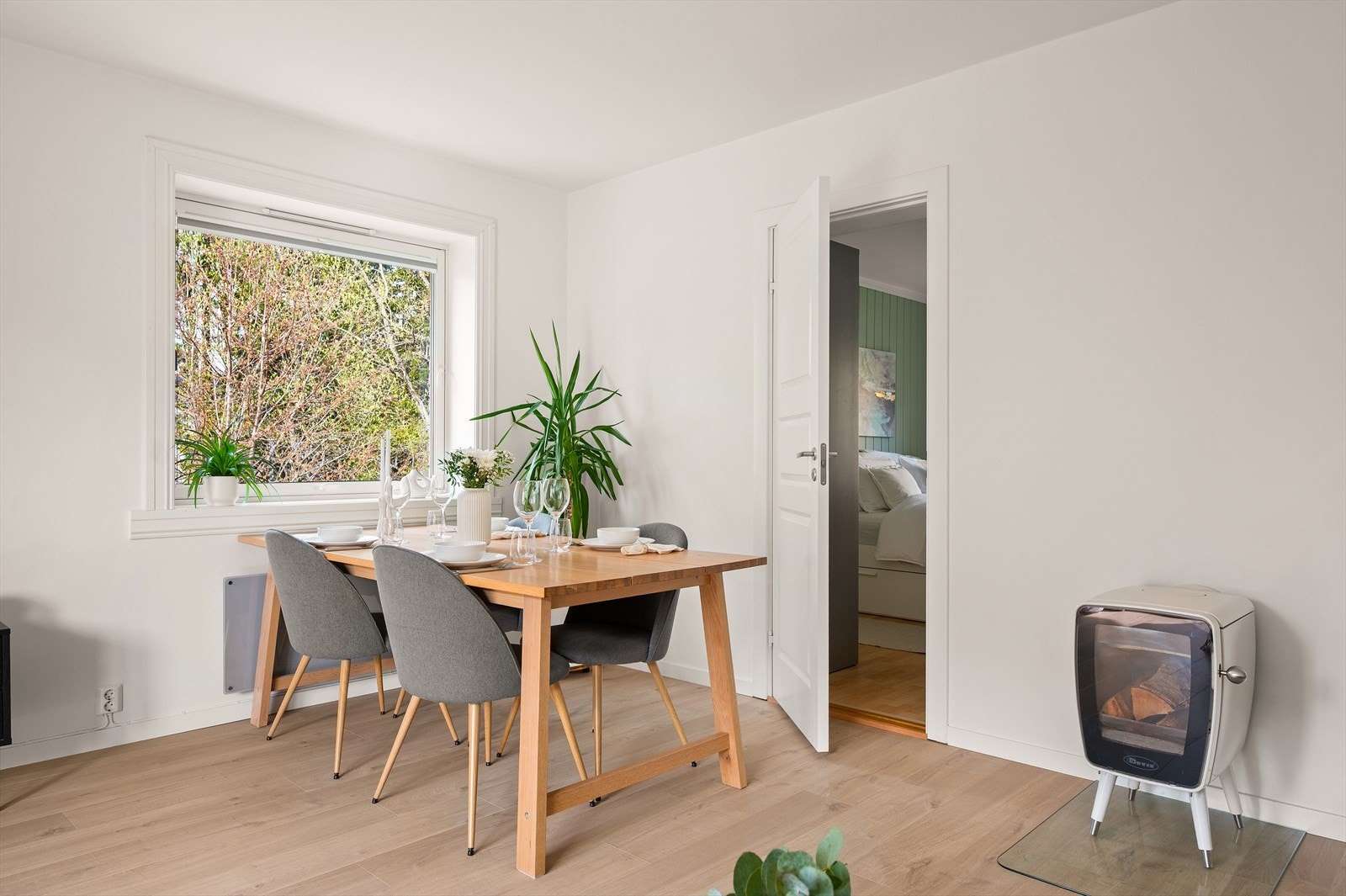 Soverommene er fint plassert på hver sin enda av boligen. Galleribilde