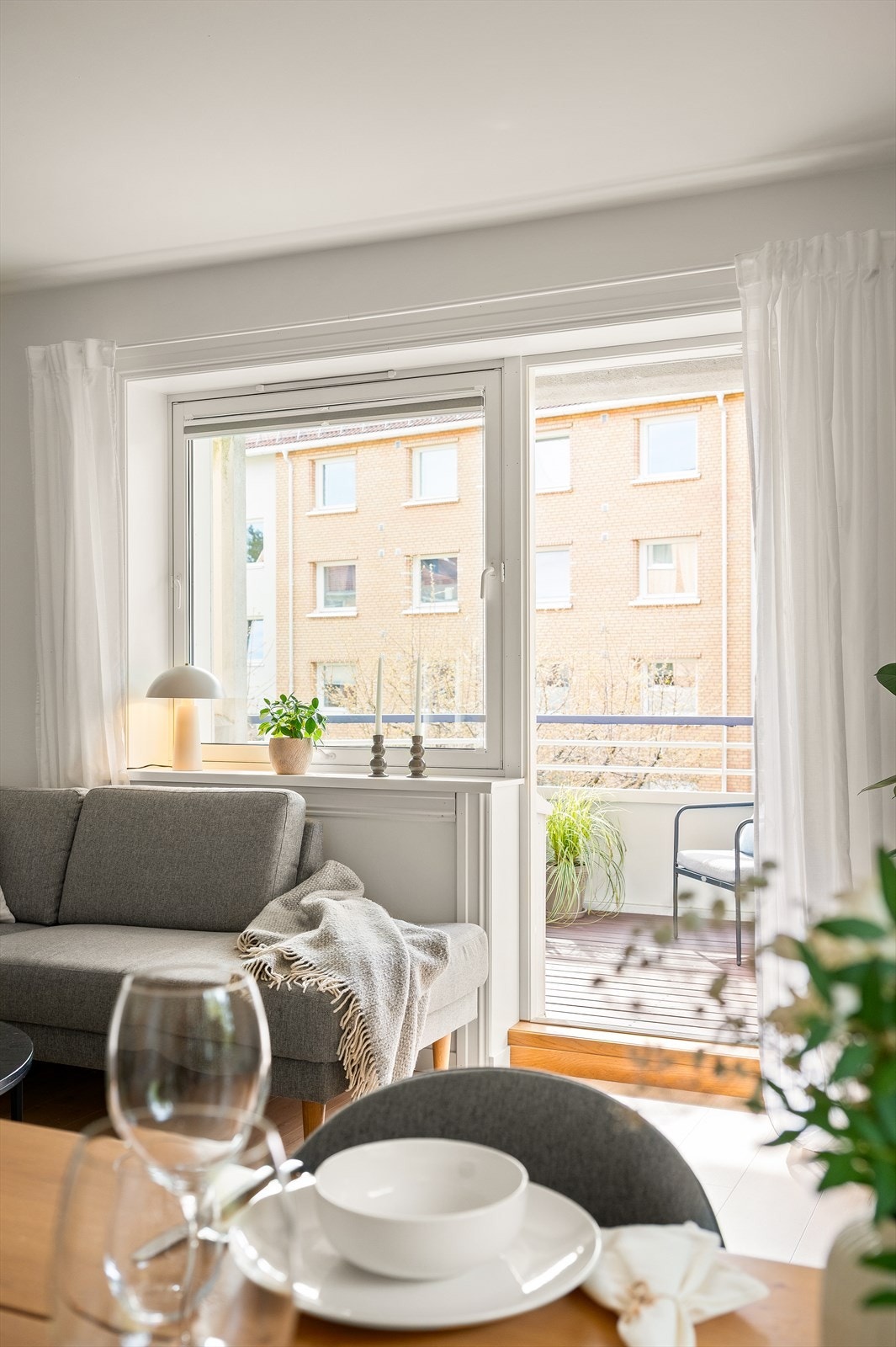 Vindusflater fra 2014 som bidrar til fine lysforhold. Galleribilde