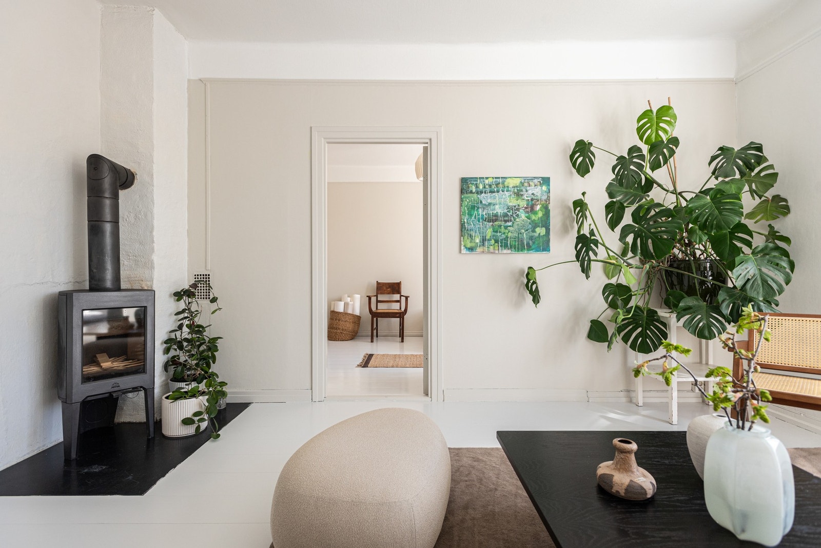Stuen byr på generøs takhøyde på hele 2,81 meter. Galleribilde