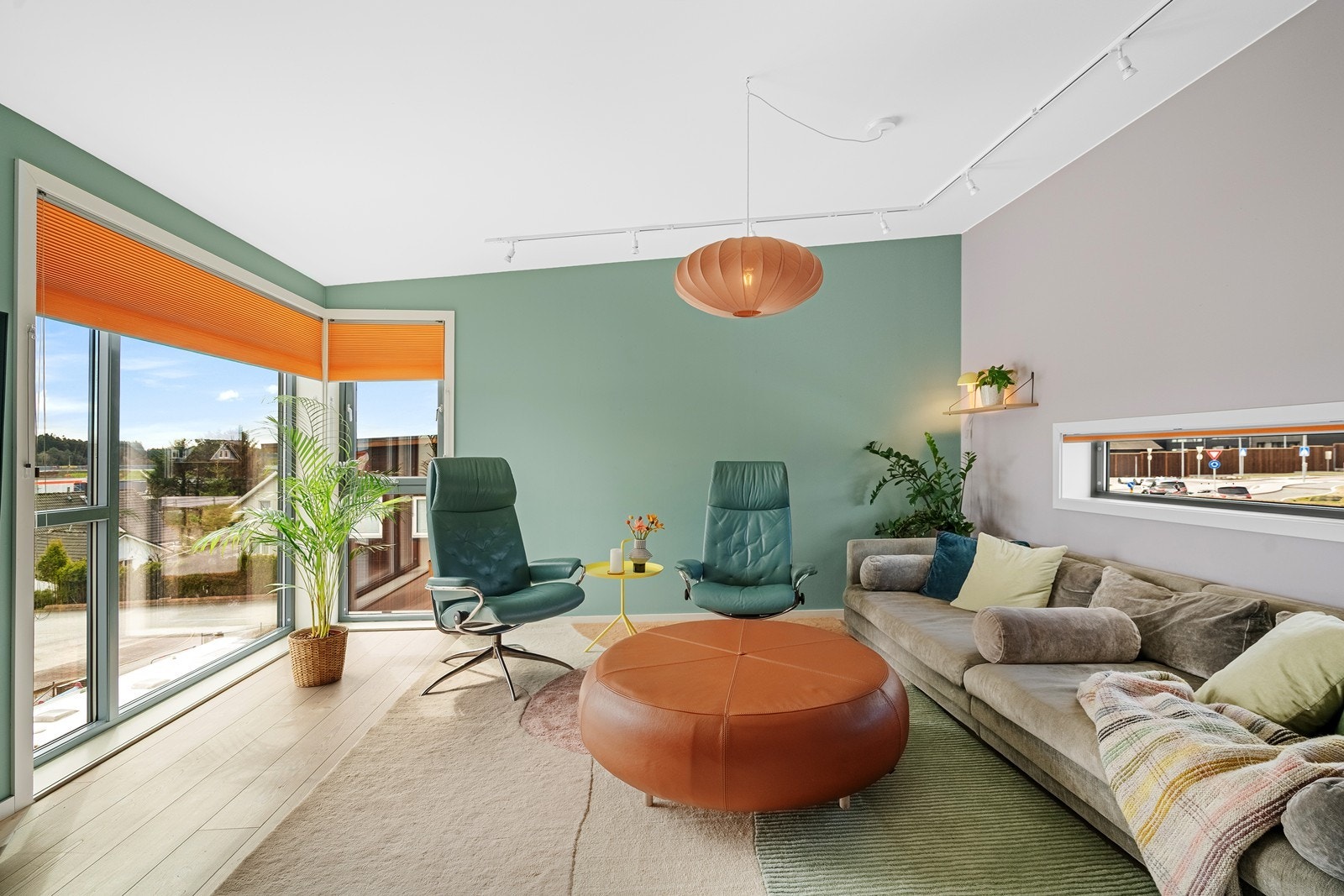 2. etasje består av en loftstue, to soverrom og bad. Galleribilde