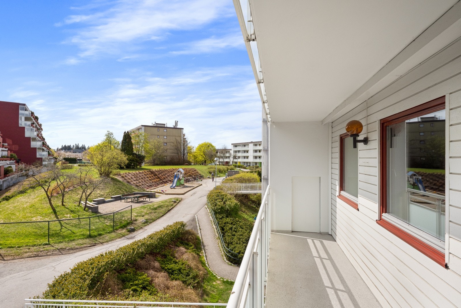 Fra spisestuen er det adkomst til en balkong på ca. 7 m². Galleribilde
