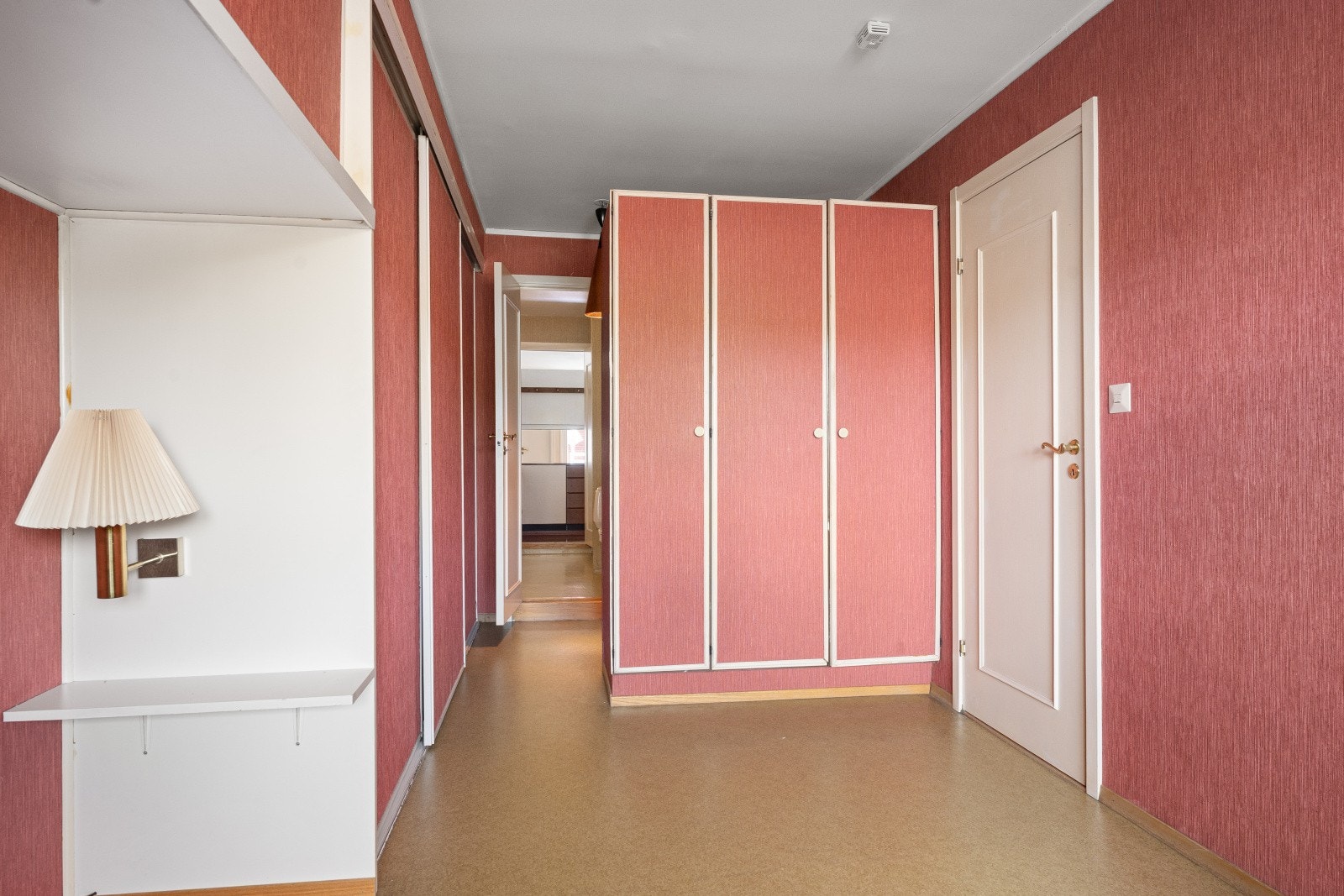 Her er det god plass til en garderobeløsning. Galleribilde
