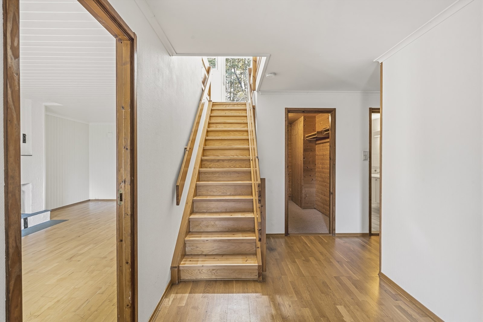 Trapp mellom de 2 etasjene. Galleribilde