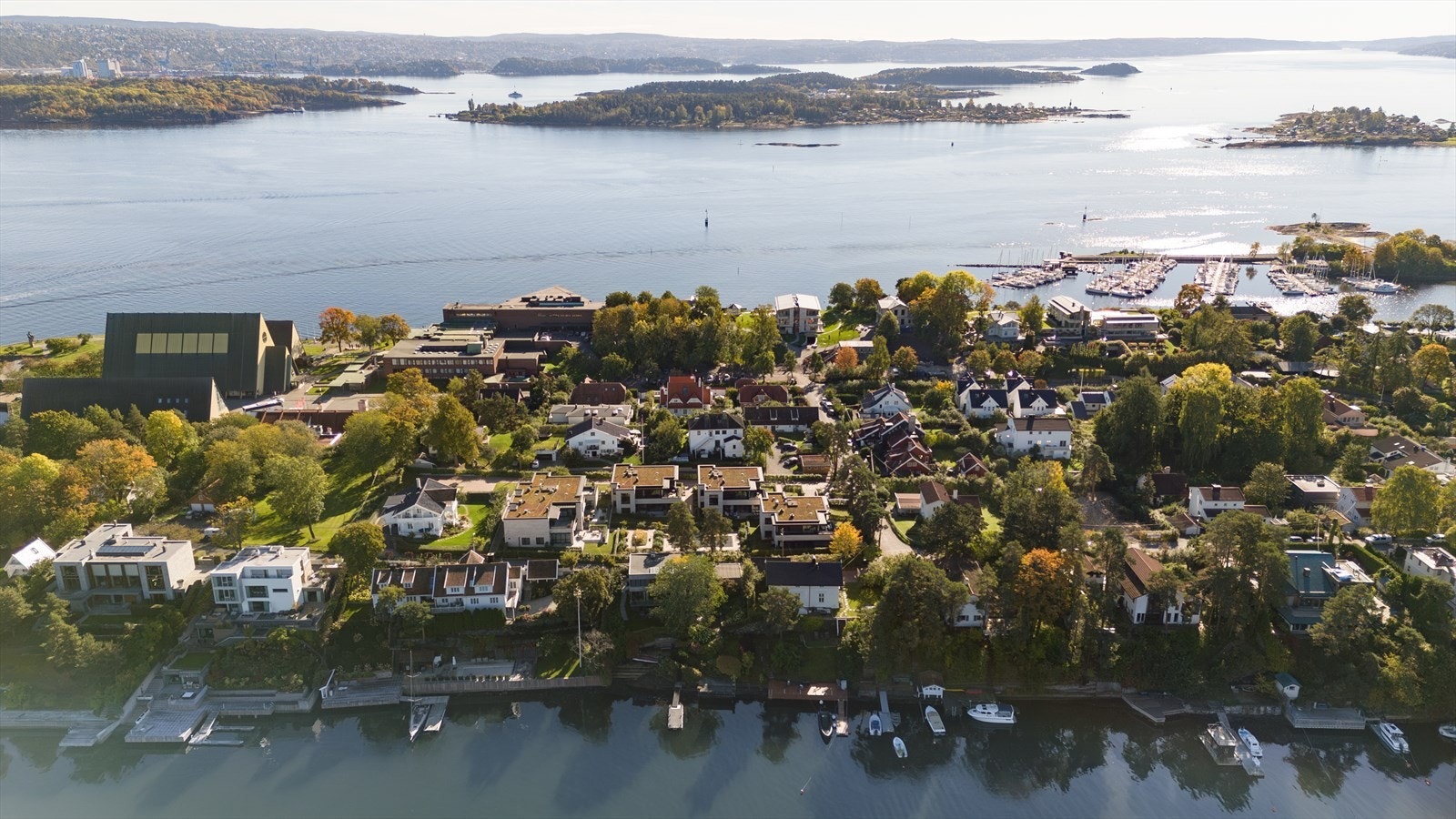 Bygdøy er hjemsted for flere av Norges mest kjente museer, blant annet Vikingskipshuset, Kon-Tiki Museet, Norsk Folkemuseum og Fram-museet. Galleribilde
