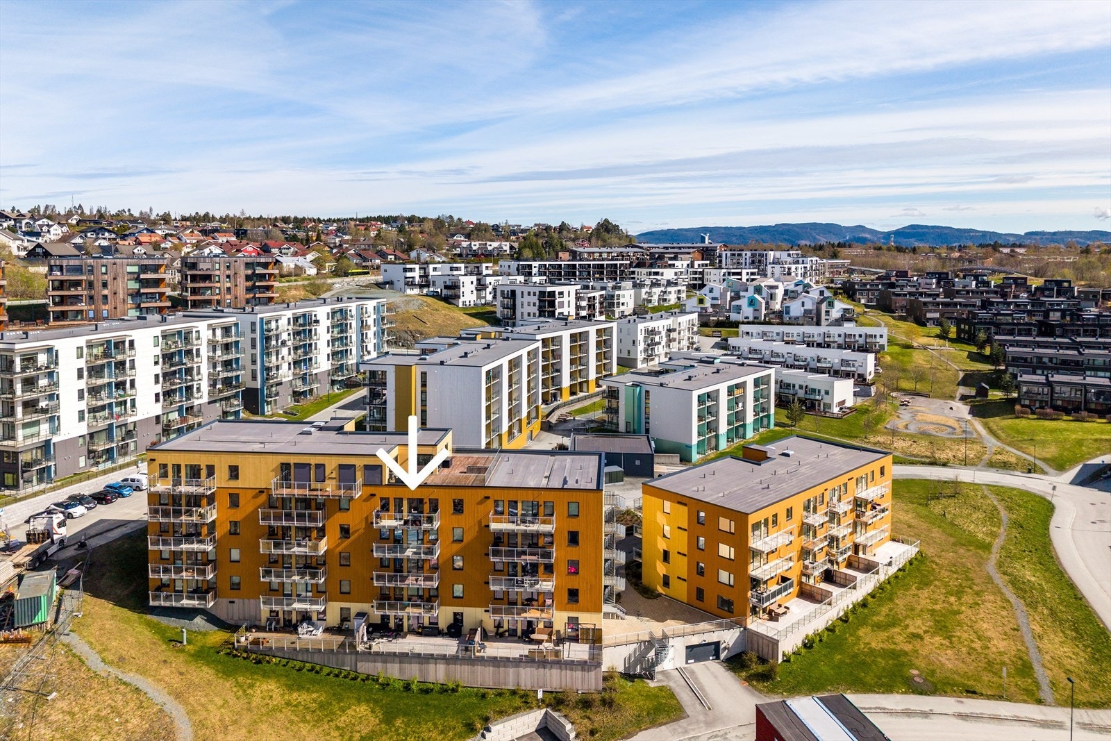 Velkommen til en hyggelig visningsopplevelse! Ta kontakt med megler (m: 906 56 880) dersom oppsatt visningstidspunkt ikke passer. Galleribilde