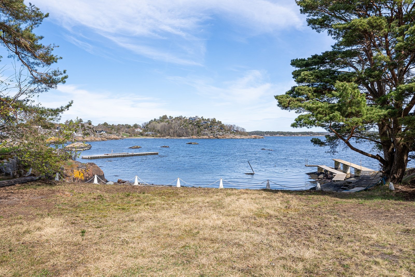 Panoramautsikt over skjærgården fra egen tomt. Galleribilde