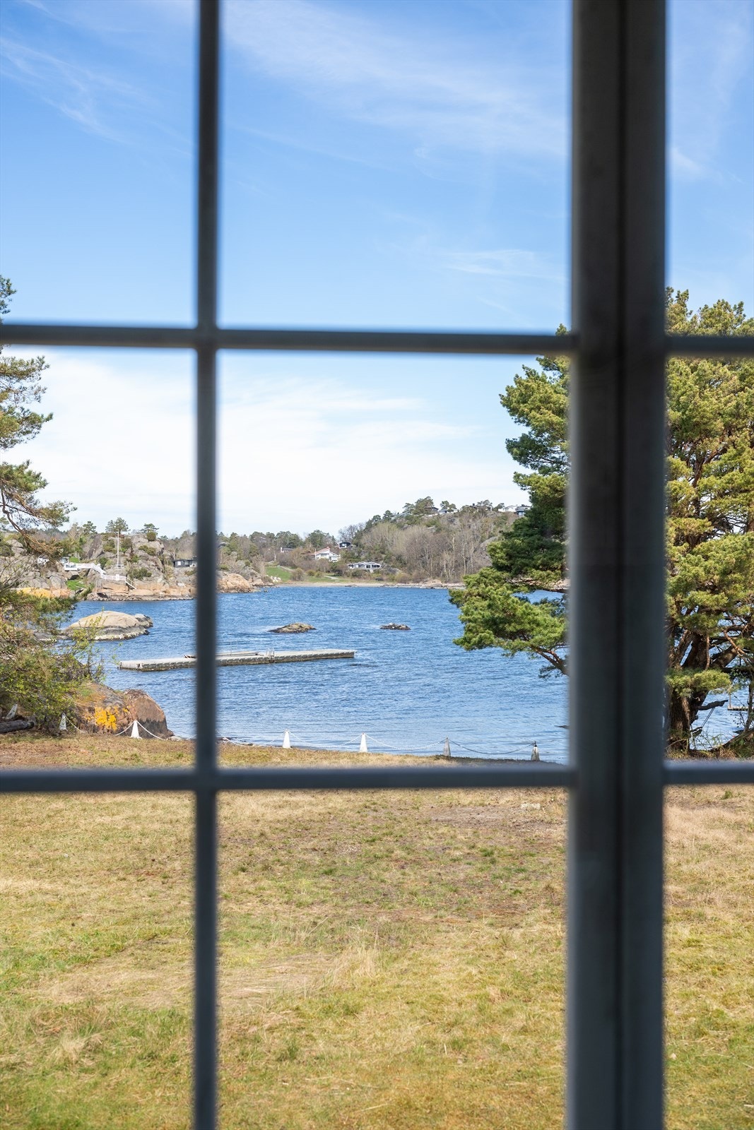 Her kan du følge med på båtlivet fra stuevinduet. Galleribilde