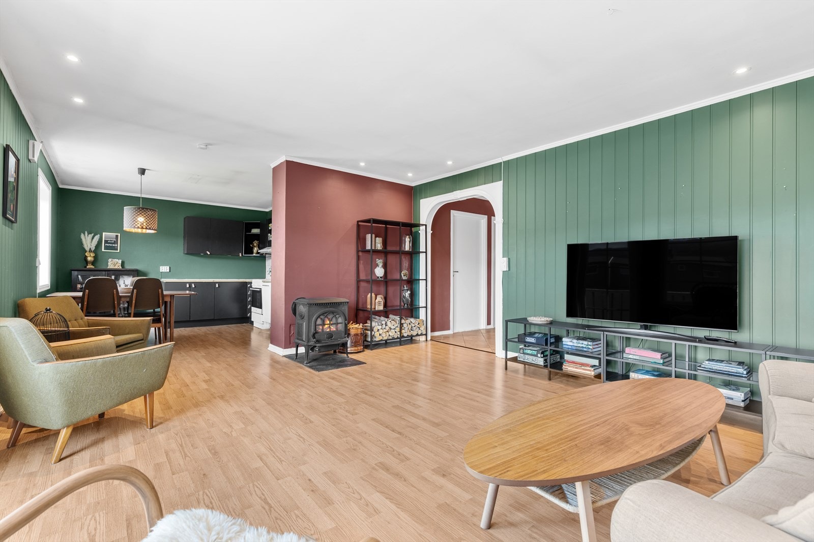 Sosial løsning med plass til gjester. Galleribilde