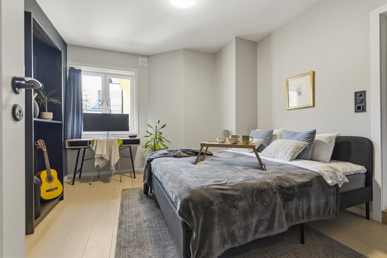 Rommet vender mot rolig bakgård. Galleribilde
