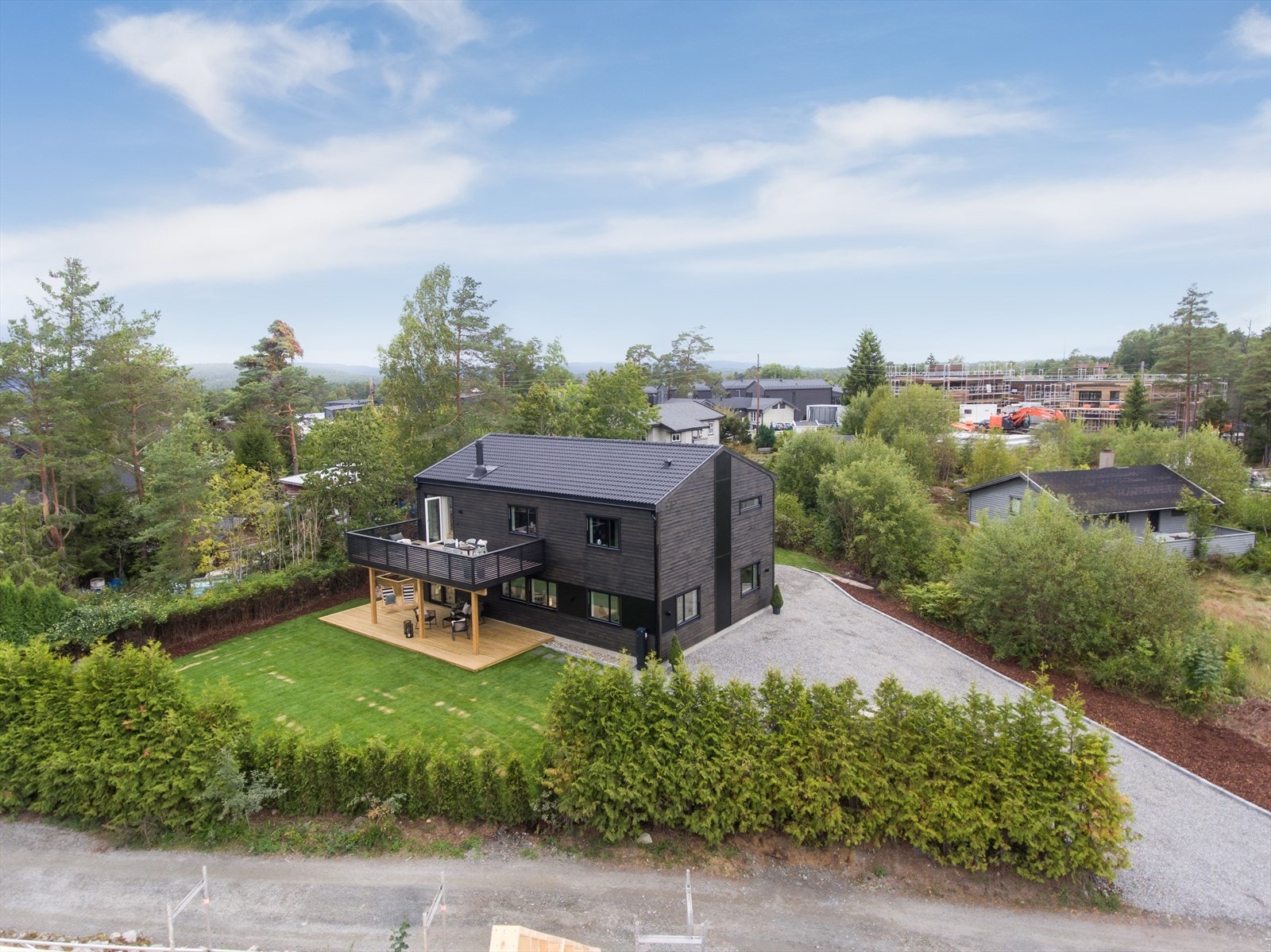 Eiendommen ligger i et etablert og barnevennlig boligområde. Galleribilde