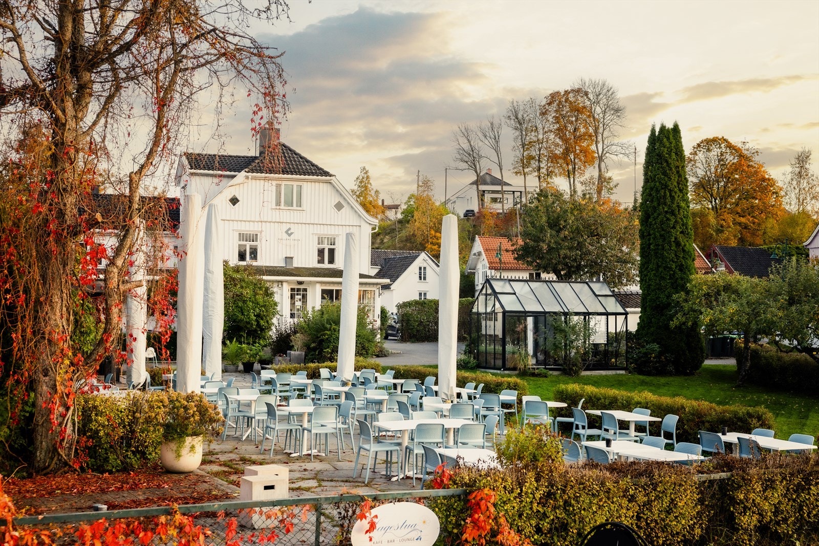 I Son finner man et godt utvalg av restauranter, butikker og andre servicetilbud. Galleribilde