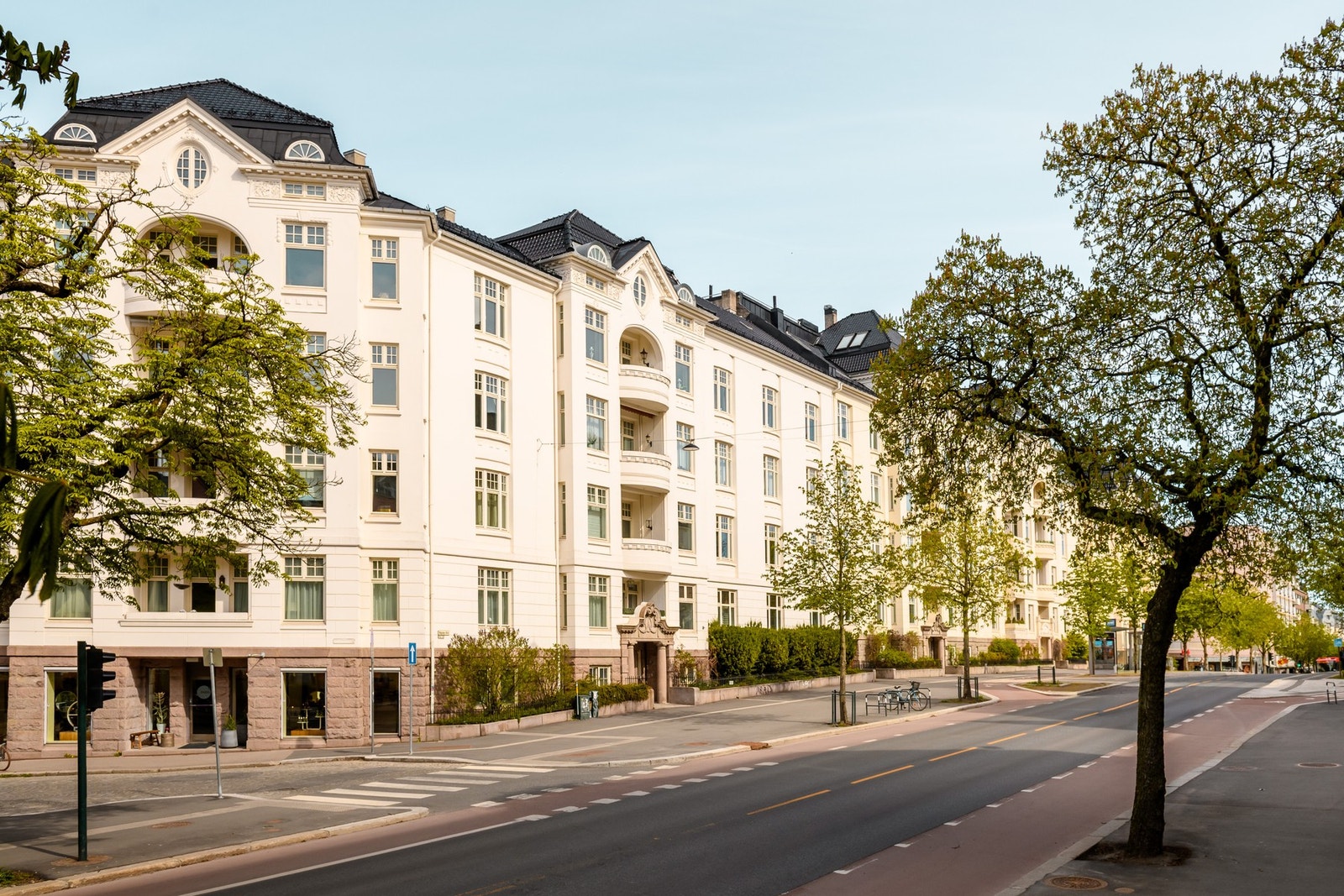 Beliggenheten er sentral på Frogner, med kort vei til Frognerparken og et rikt servicetilbud. Galleribilde