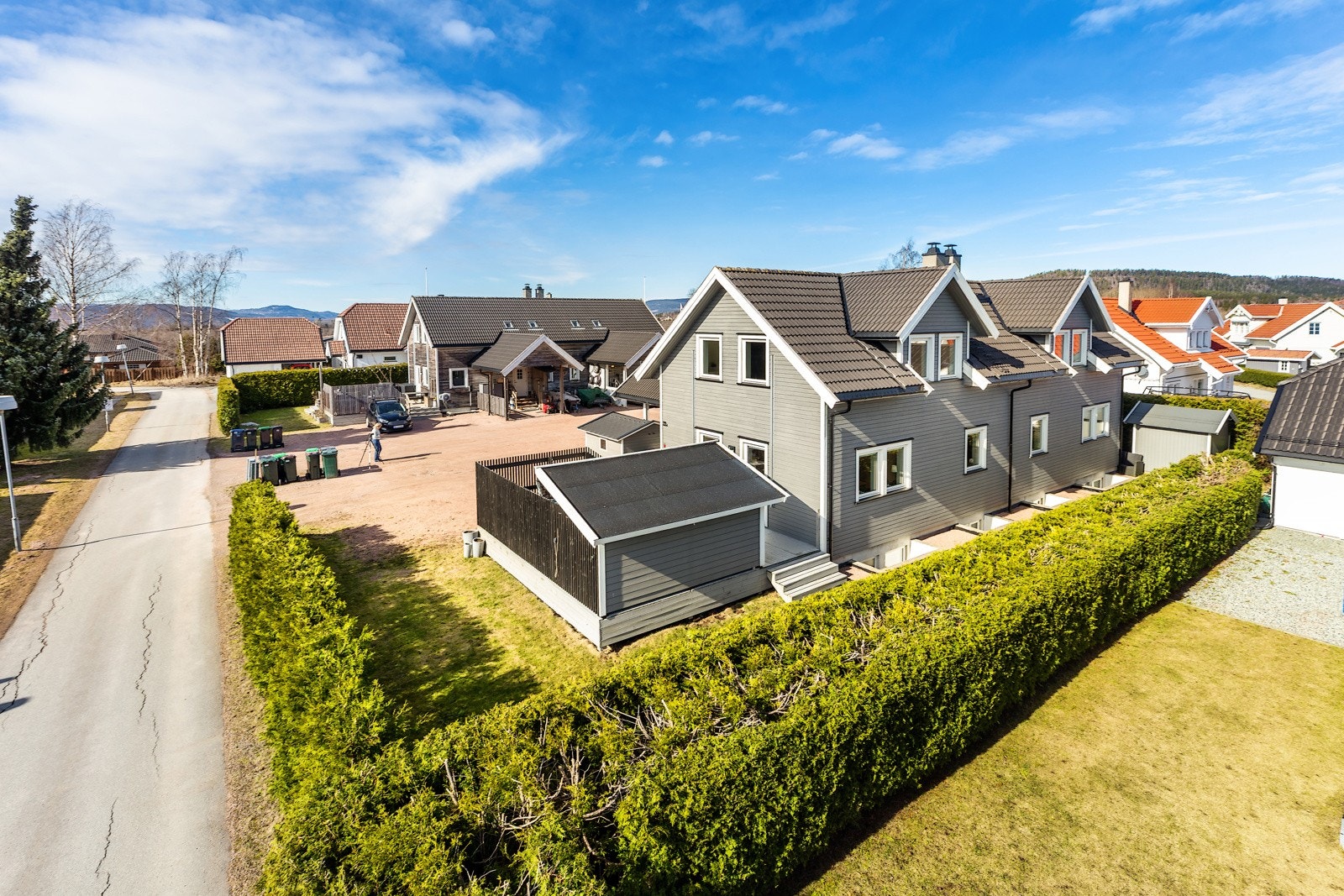Flott vetikaldelt bolig over 3 boligplan Galleribilde