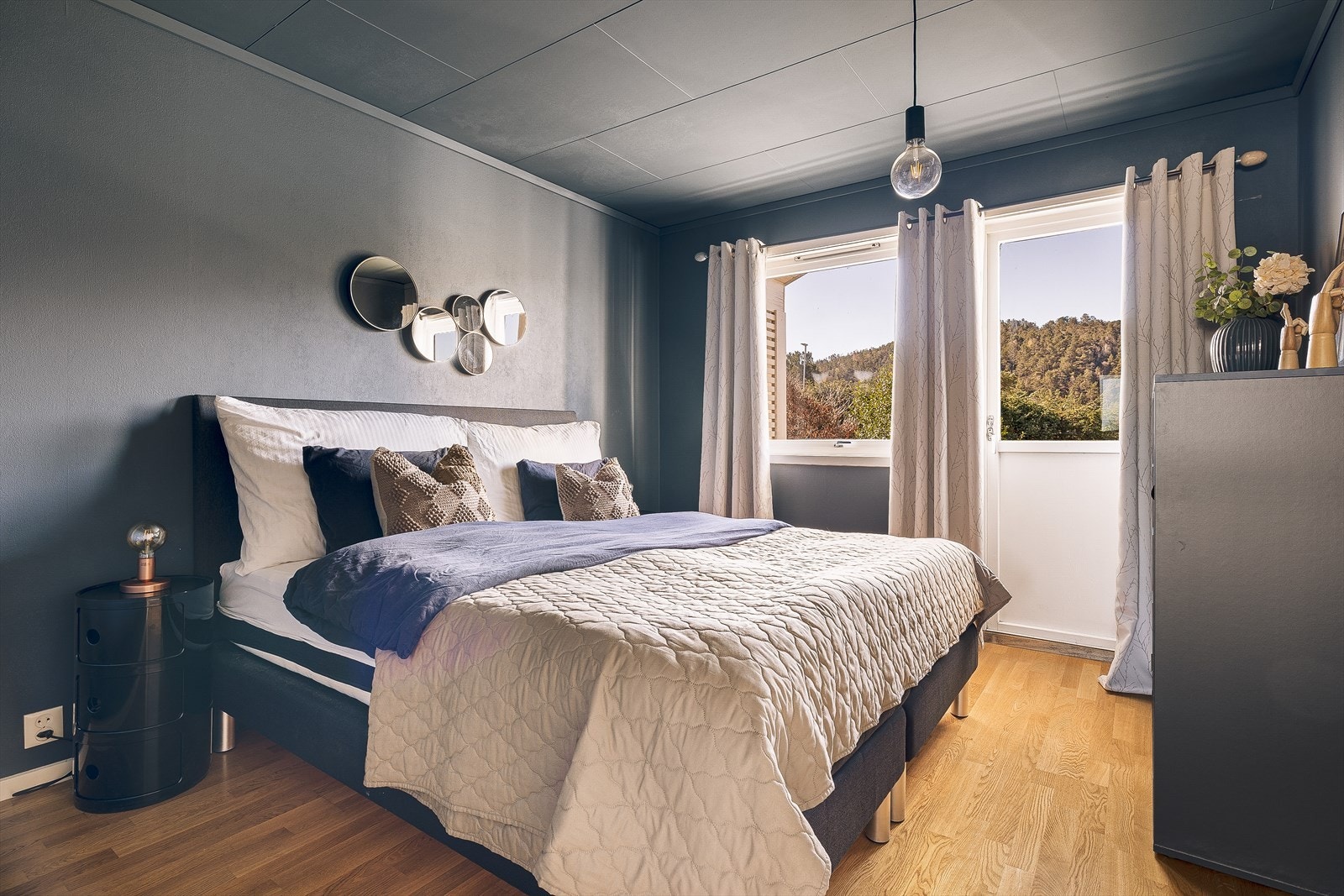 Hovedsoverommet på 14,1 m² med utgang til balkong | Galleribilde