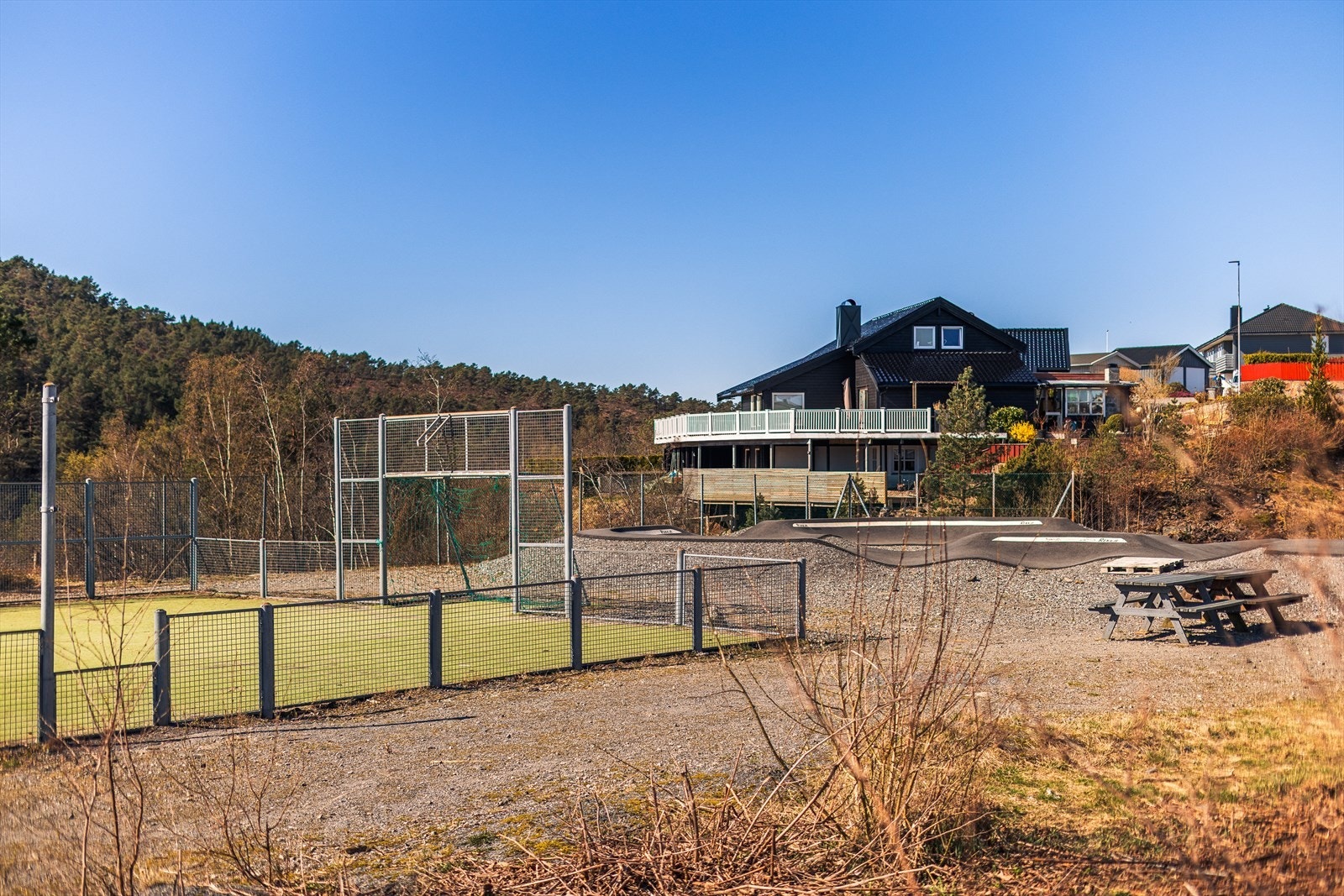 I nærområdet finner du også Pro Padel Askøy, kun fire minutter unna med bil | Galleribilde