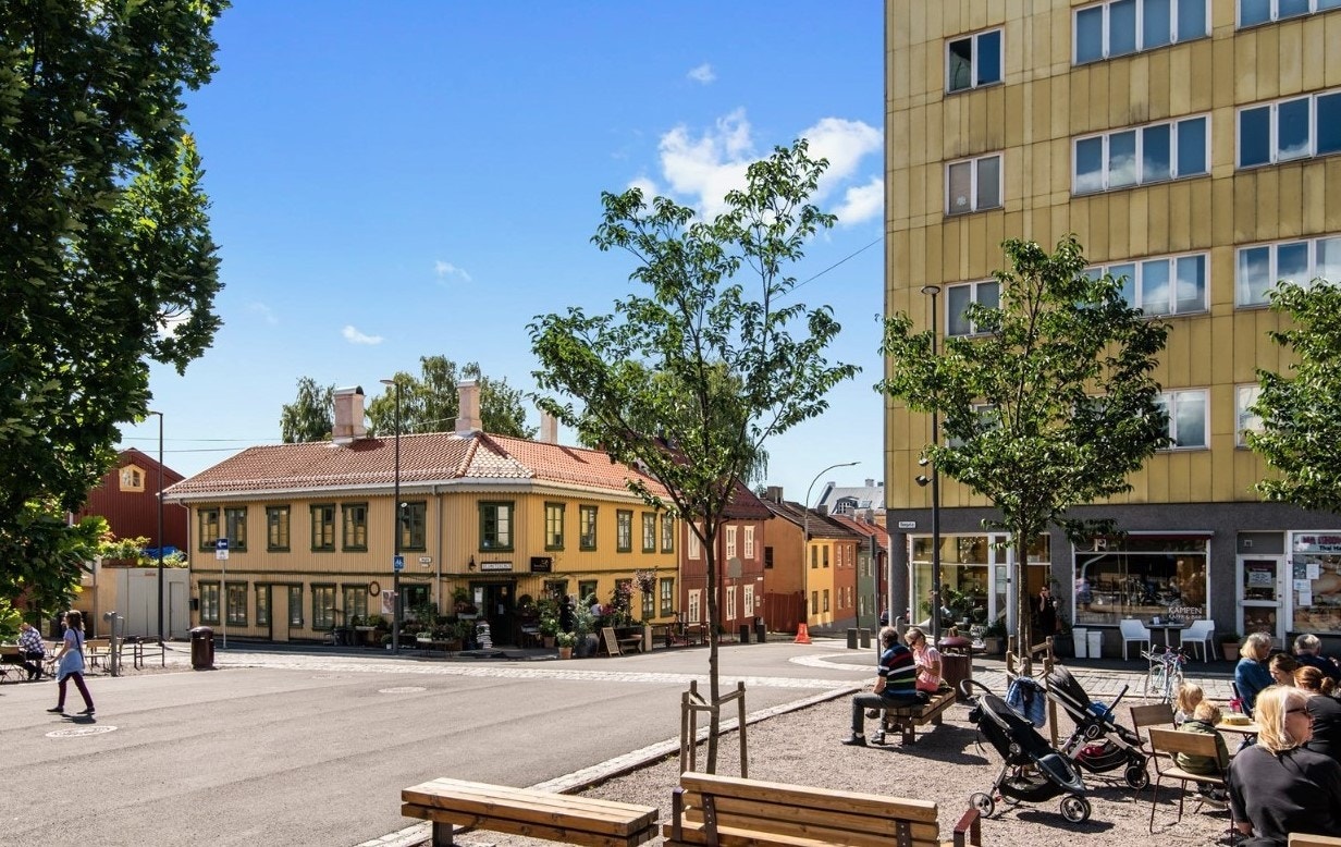 Hyggelige Thorbjørn Egners plass er i kort gangavstand fra boligen. Galleribilde