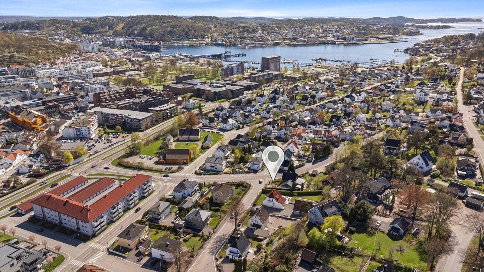 Eneboligen ligger meget sentralt, hvor du har gåavstand til det aller beste byen har å by på! Galleribilde