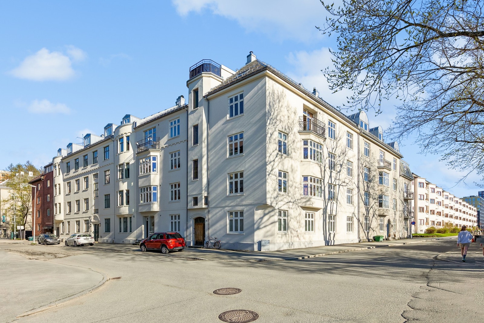 Boligen ligger i et attraktivt og sentralt område på Elgeseter/Vangslund, med kort avstand til NTNU, St. Olavs hospital og Trondheim sentrum. Galleribilde