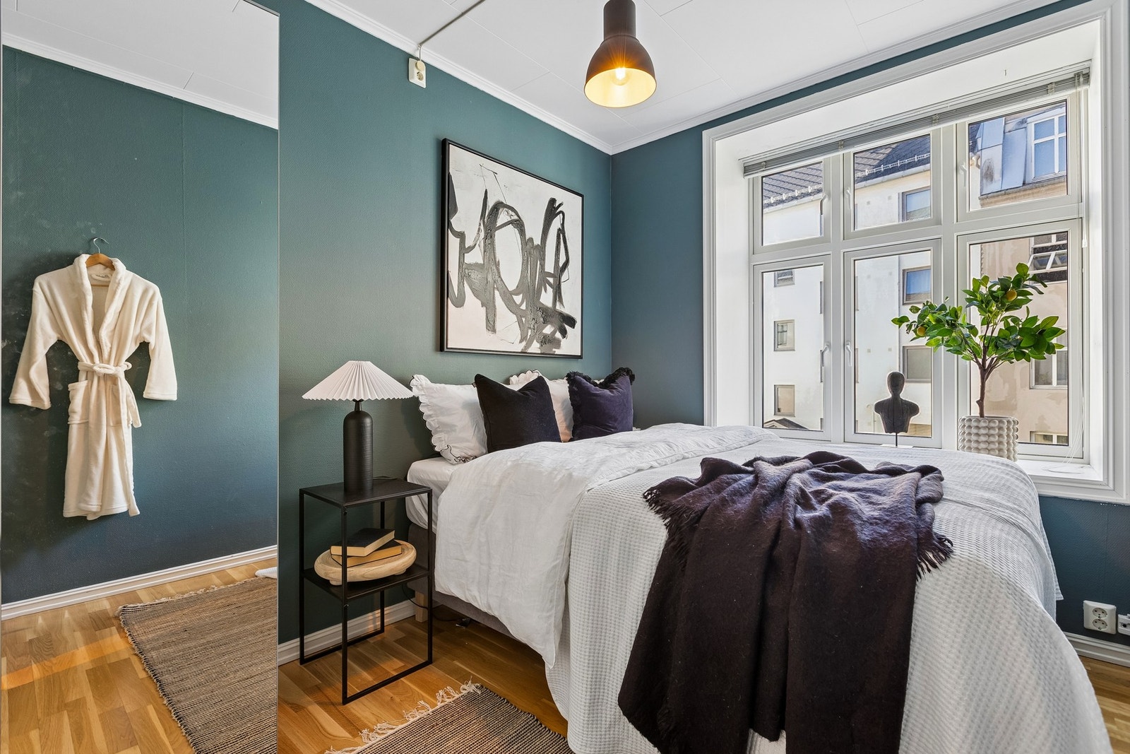Soverom 1 på ca. 7,5 m² som i dag benyttes som hovedsoverom. Galleribilde