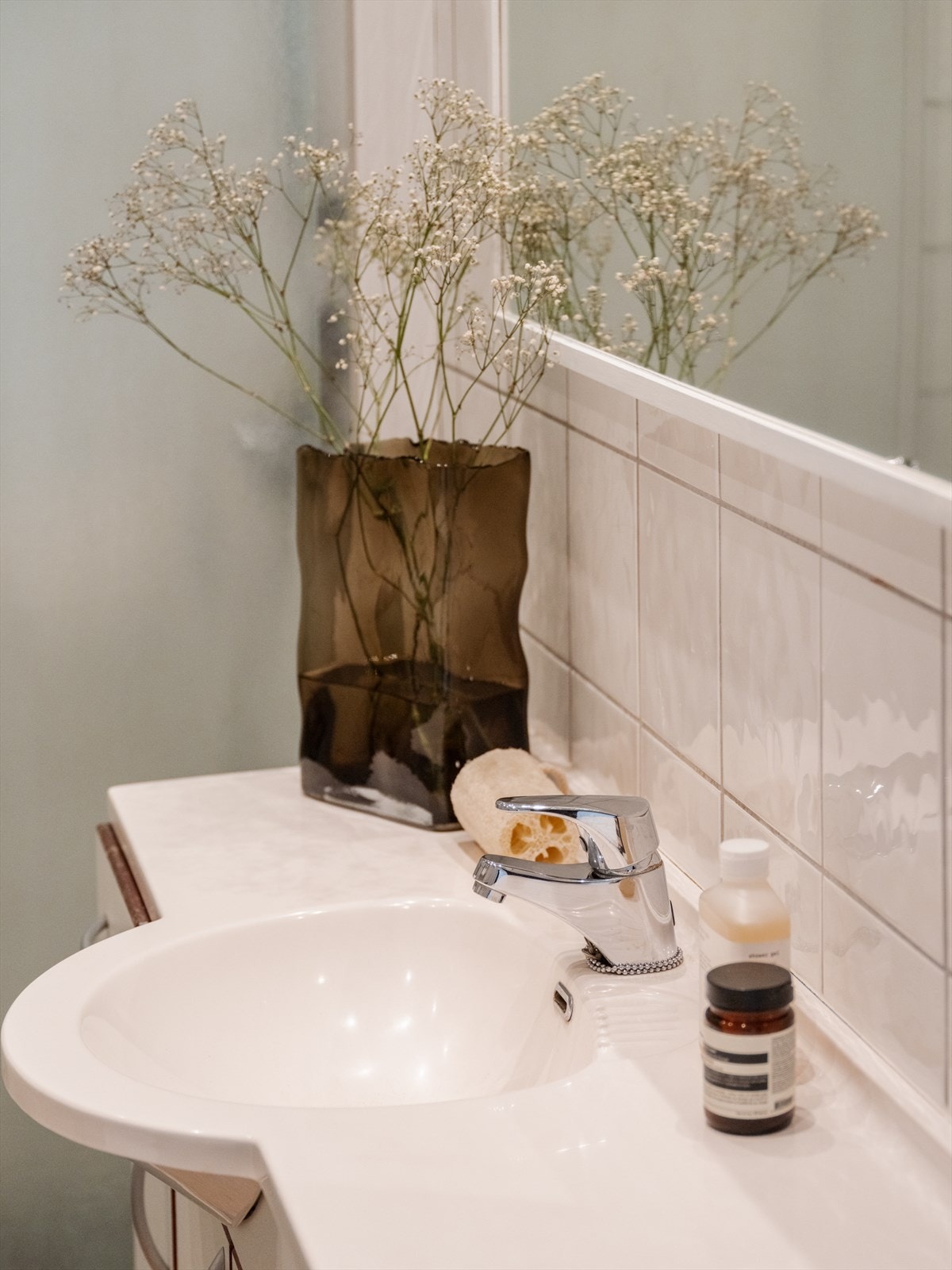 Det henvises til tilstandsrapporten for mer informasjon og tekniske detaljer om badet. Badet fungerer, men oppussing bør forventes og påregnes. Galleribilde