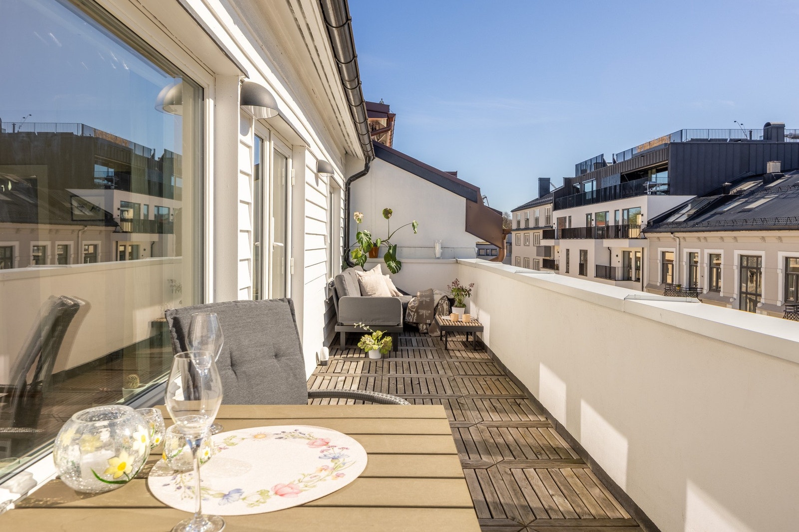 Fra stuen er det utgang til en privat takterrasse. Galleribilde