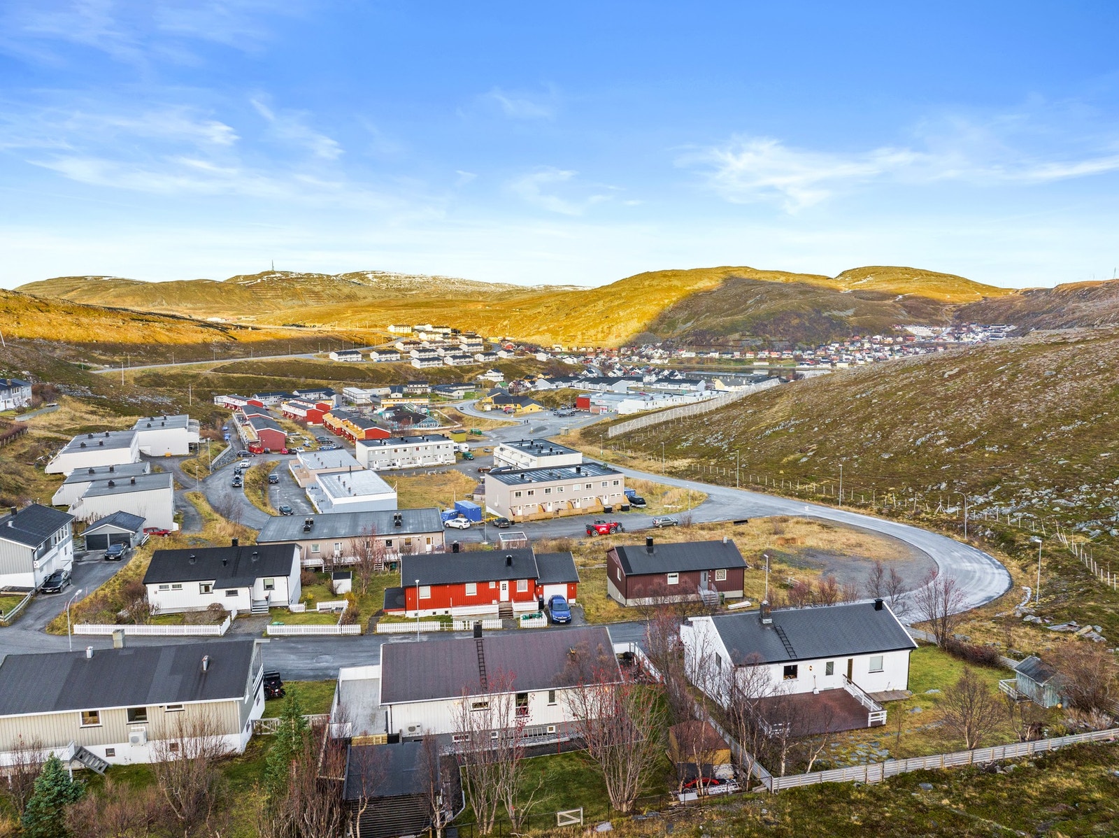 Eiendommen ligger i nabolaget Gratishaugen/Blinken i Hammerfest. Galleribilde