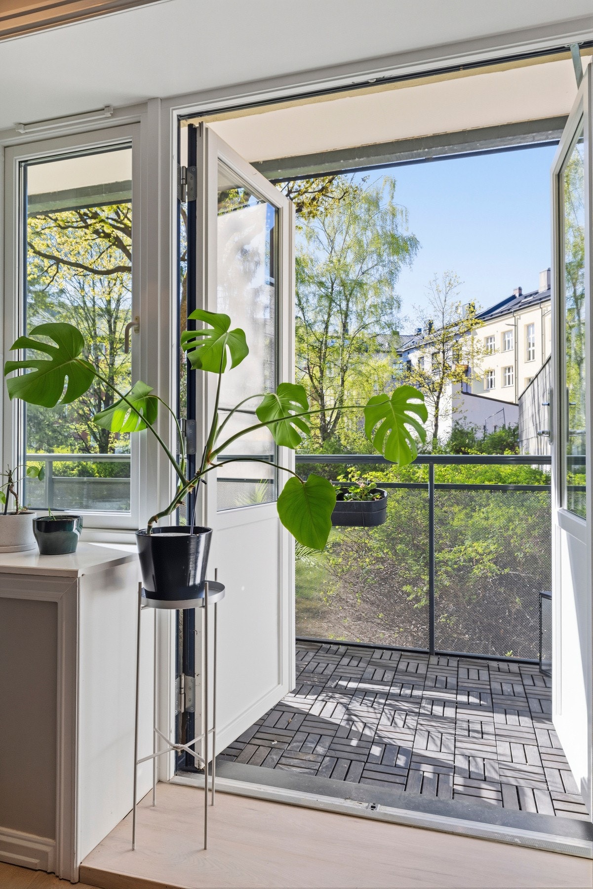 Fra stuen er det utgang til den herlige balkongen. Galleribilde