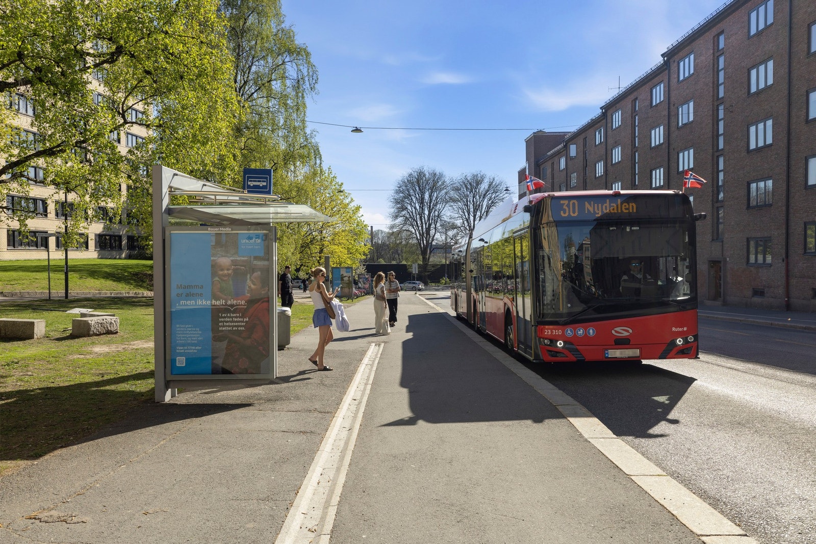Kort vei til offentlig kommunikasjon. Galleribilde