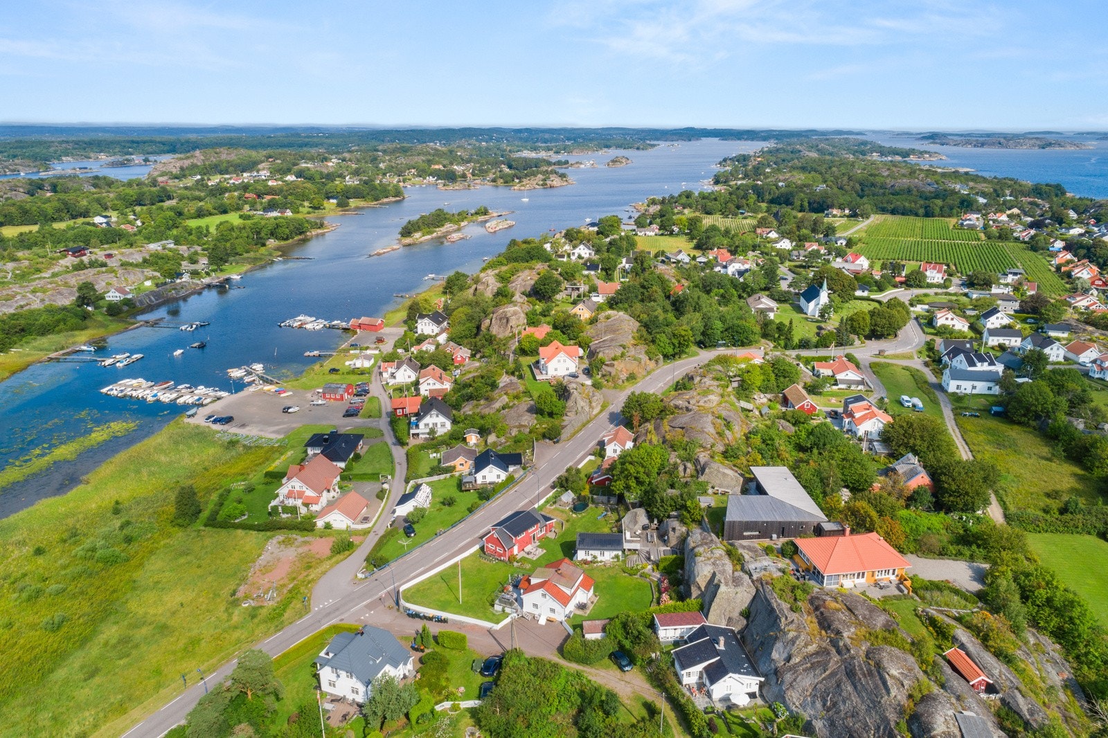 Her bor du kun én liten spasertur unna Syd, en nydelig badeplass kjent for sin kombinasjon av svaberg og sandstrand. Galleribilde