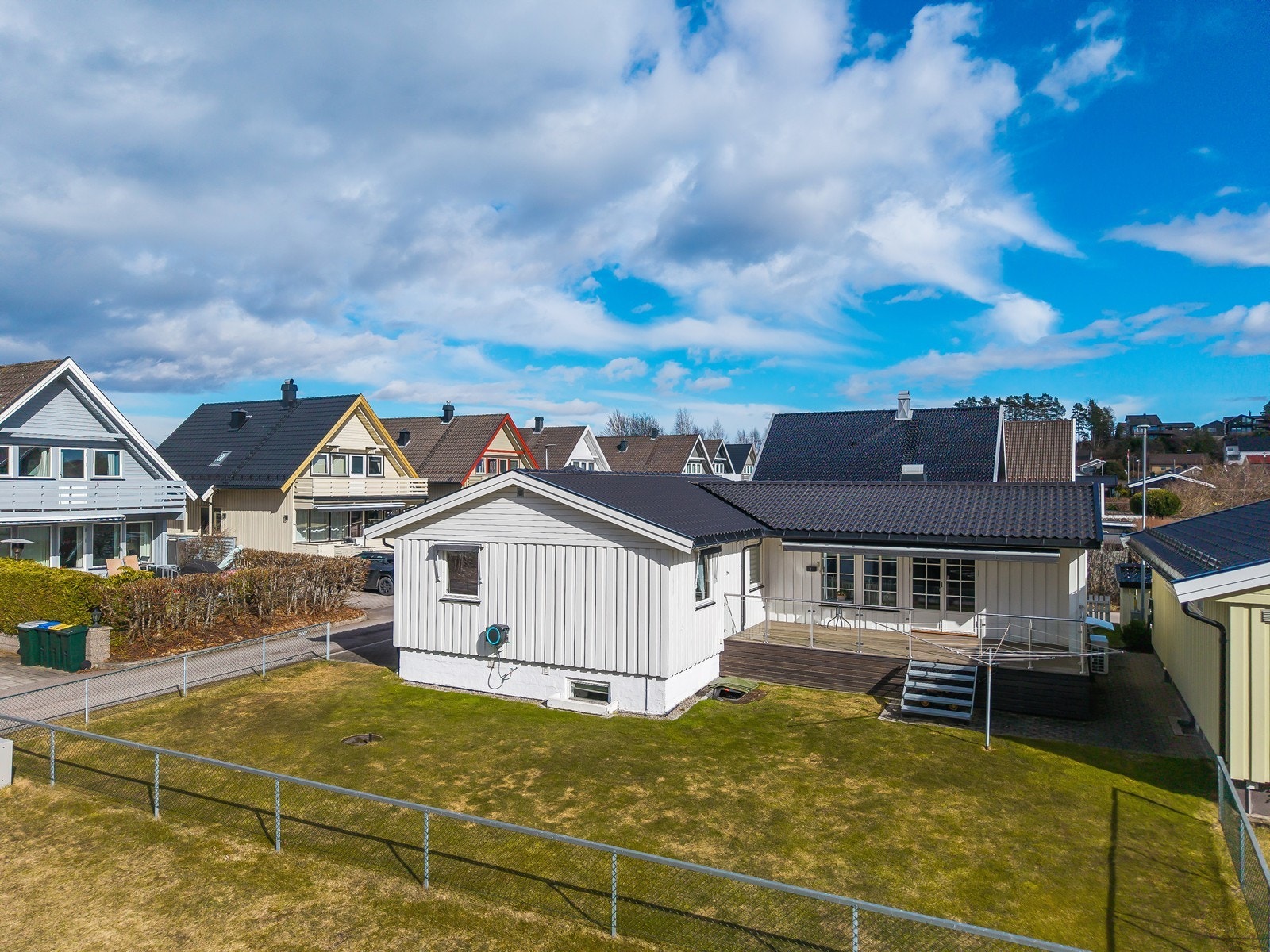 Inngjerdet hage. Galleribilde