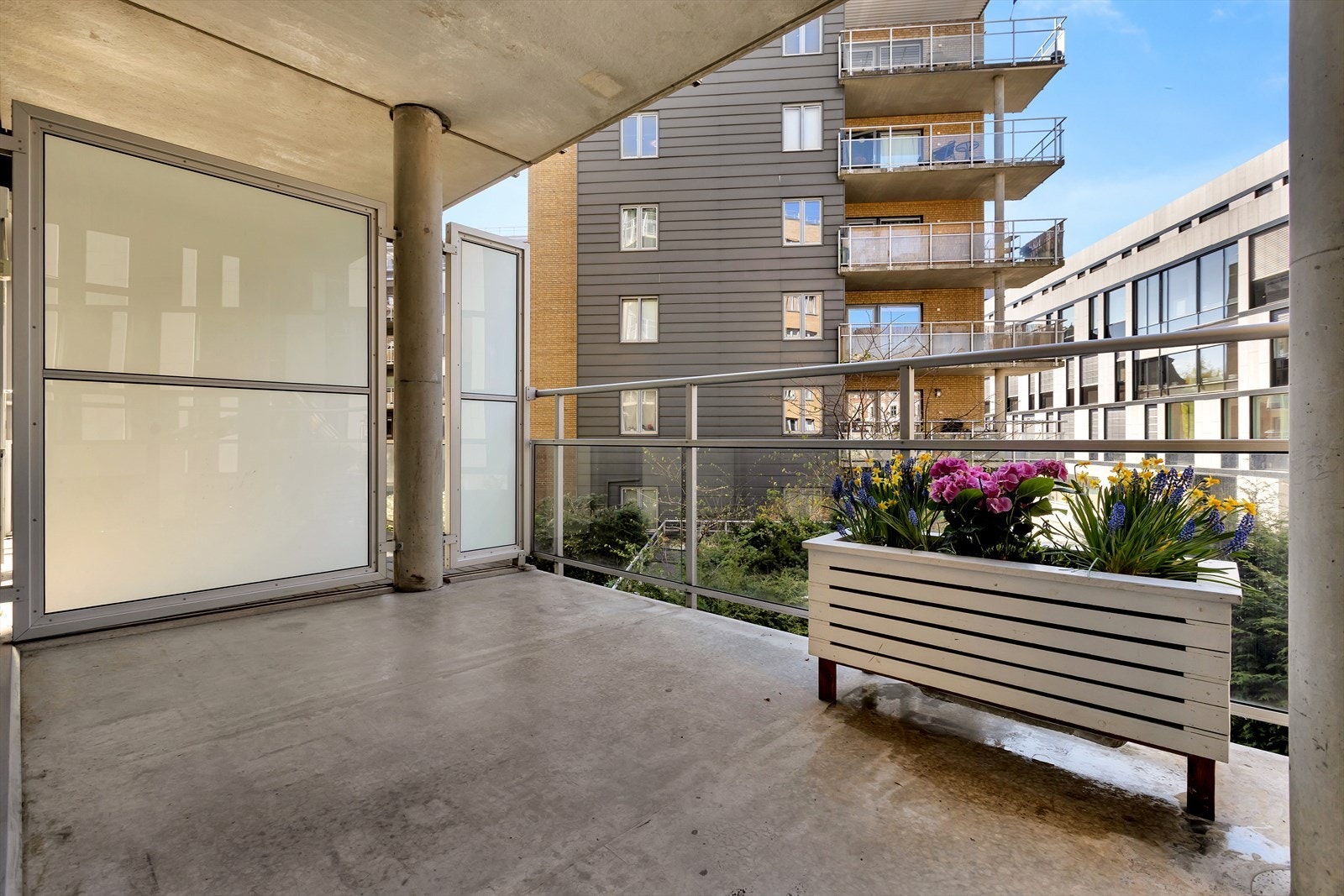 Velkommen til Herslebs gate 17C! Balkong på 9 m² med overbygget preg og plass til utemøbler og beplantning. Foto: Martin Kaasa Galleribilde