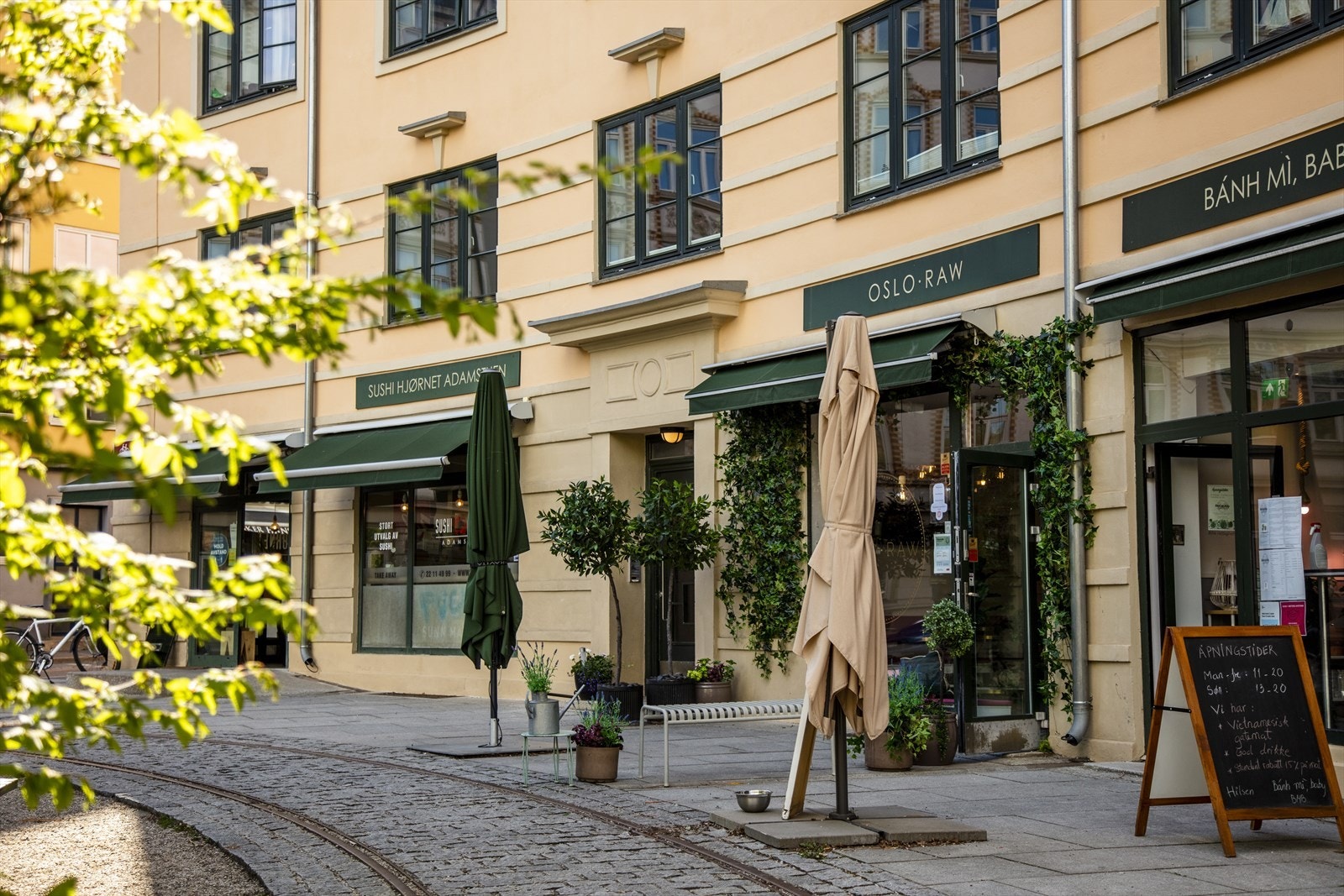 Koselige Adamstuen er også bare få minutters gange fra leiligheten. Galleribilde