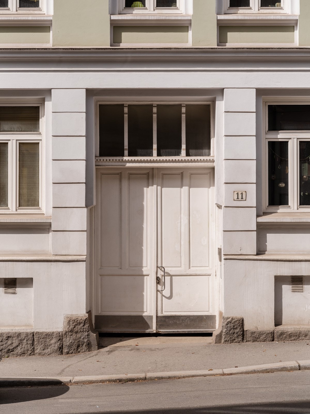 Pen fasade og hovedinngang. Galleribilde